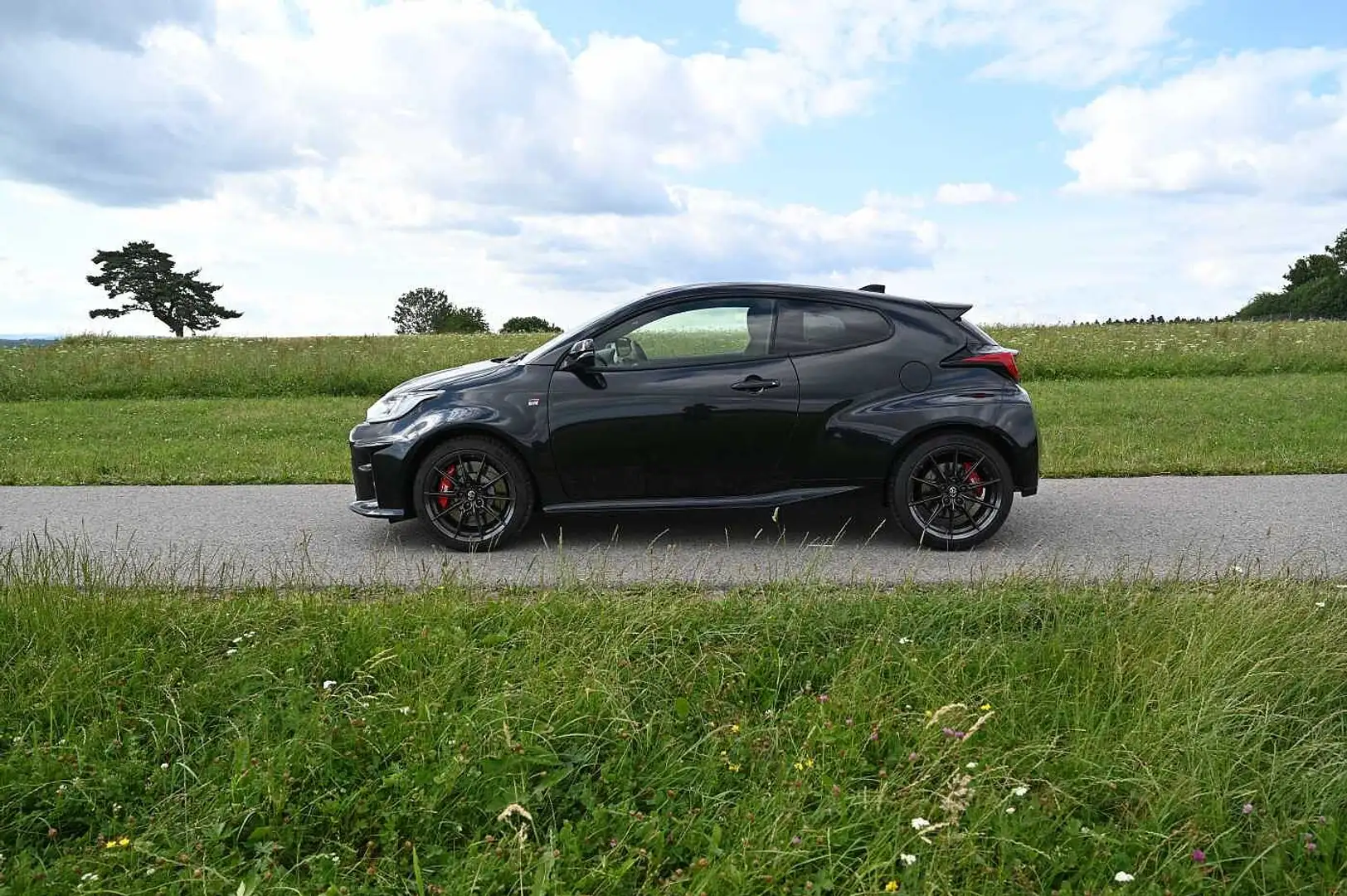 Toyota Yaris GR HIGH PERFORMACE Schwarz - 2