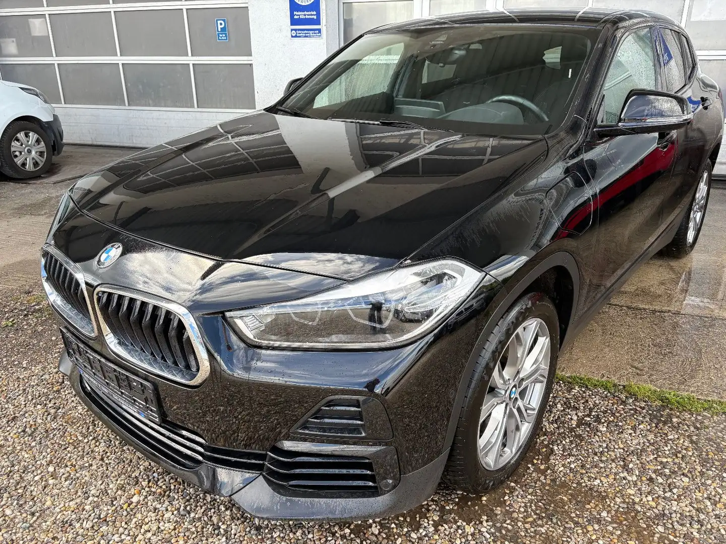 BMW X2 xDrive25e/Aut/Sports/Alu 18J/RFK/Hifi/Navi/ Schwarz - 1