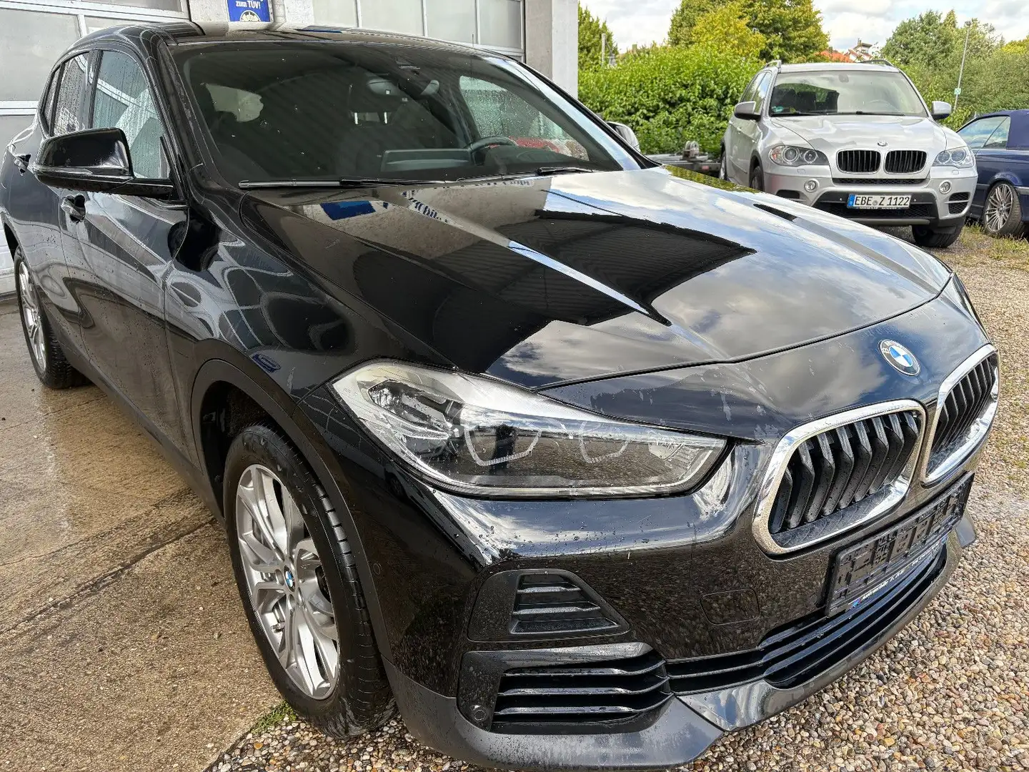 BMW X2 xDrive25e/Aut/Sports/Alu 18J/RFK/Hifi/Navi/ Schwarz - 2