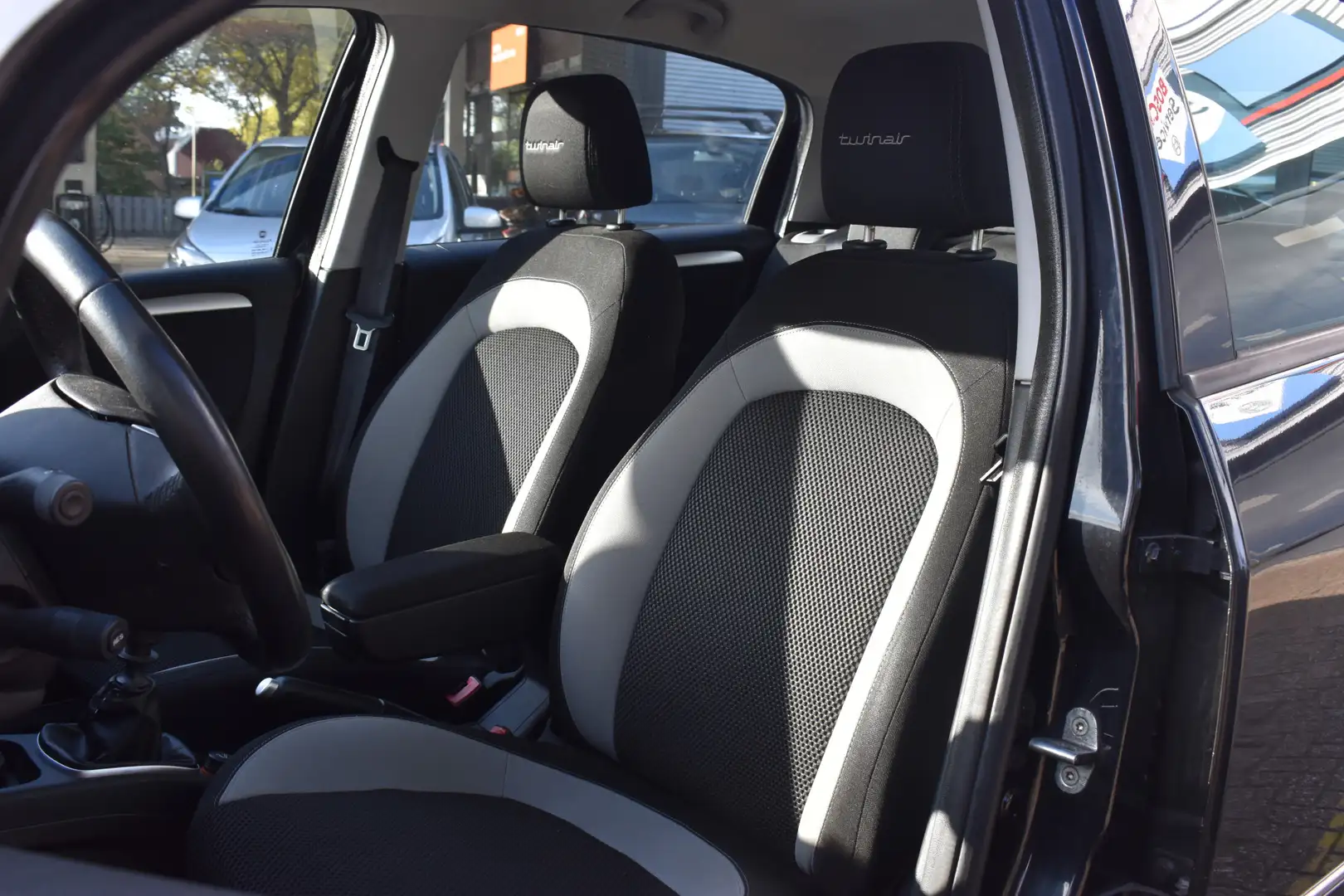 Fiat Punto Evo 0.9 TwinAir Easy 1e Eigenaar | Navigatie | Climate Noir - 2