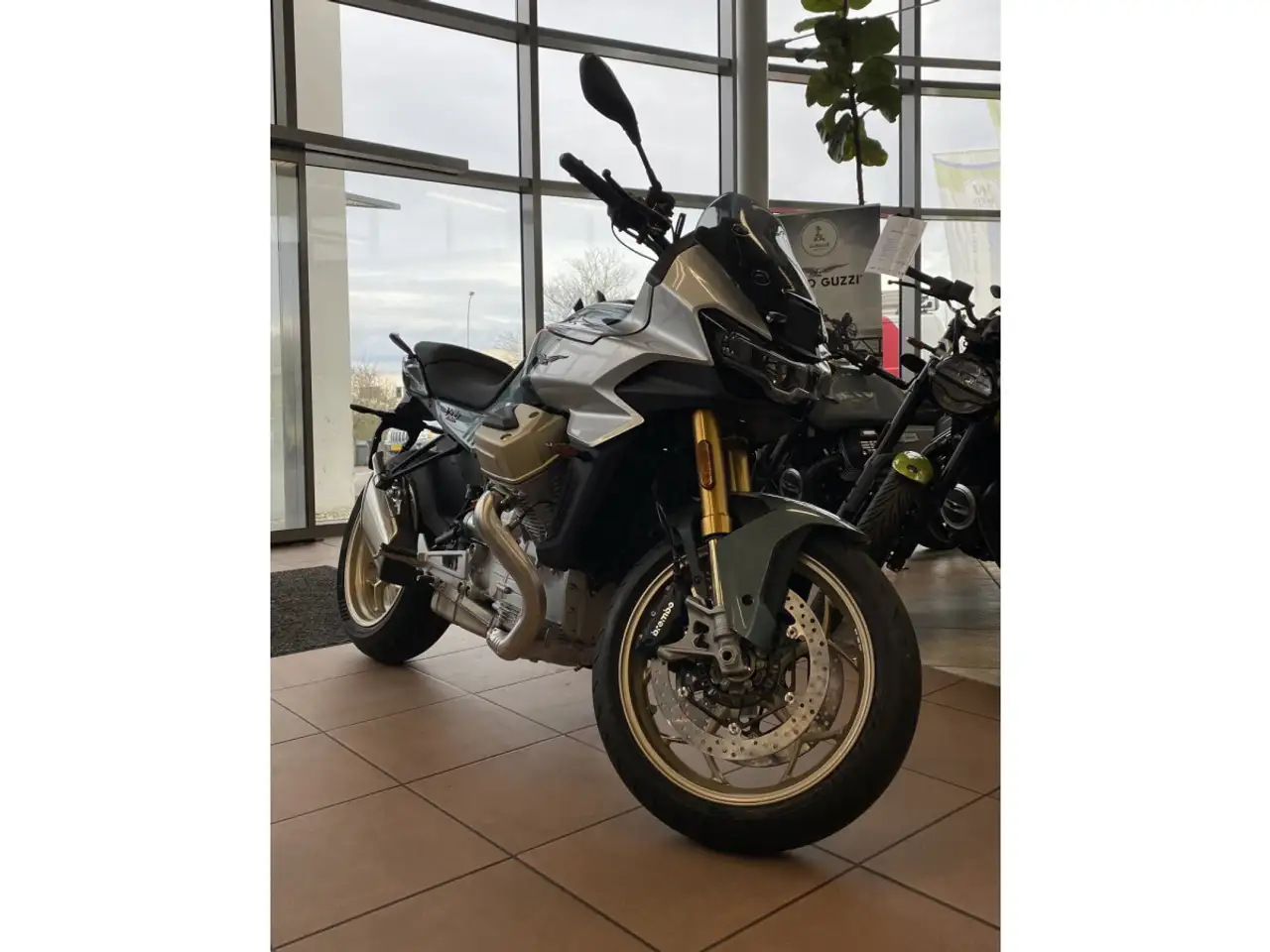 Moto Guzzi V 100