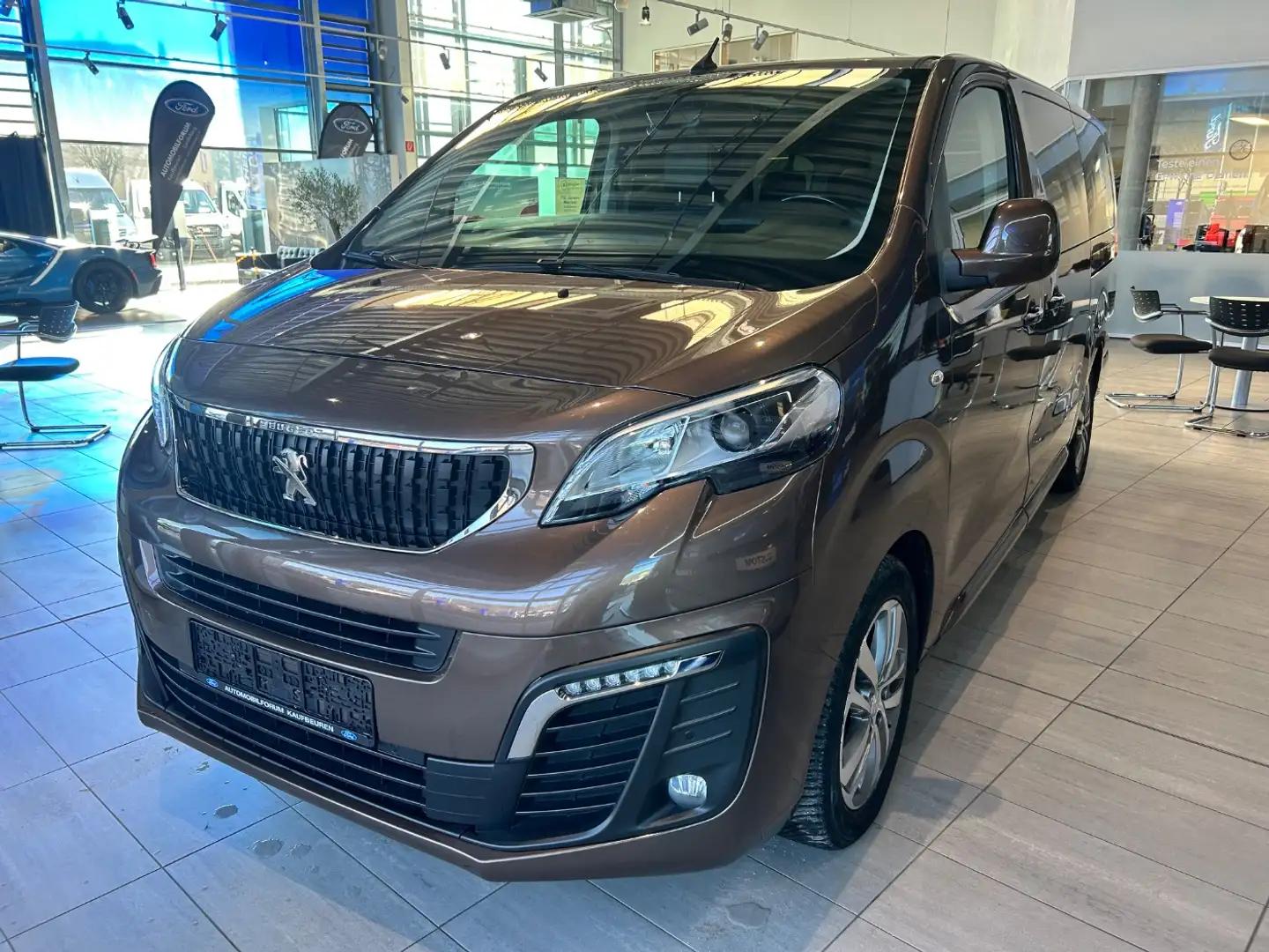 Peugeot Traveller 2.0 BlueHDi 150 L3 AHK Pano SHZ Navi Grau - 2