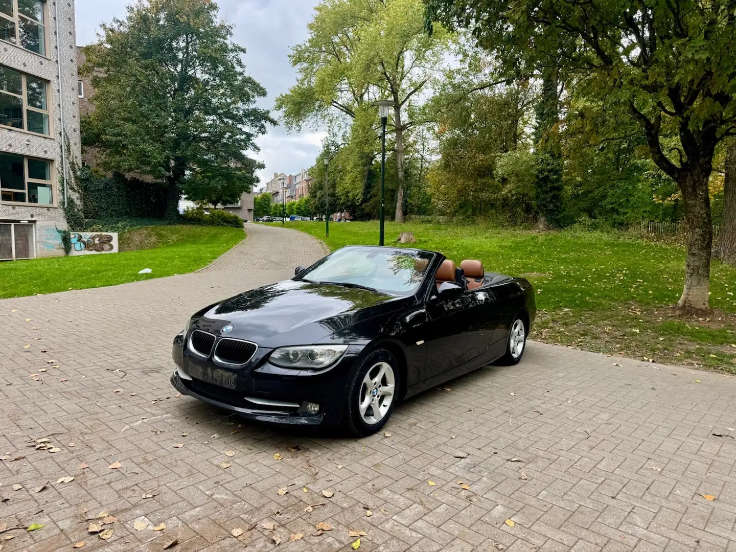 BMW 320 Cabriolet 320d Noir - 2