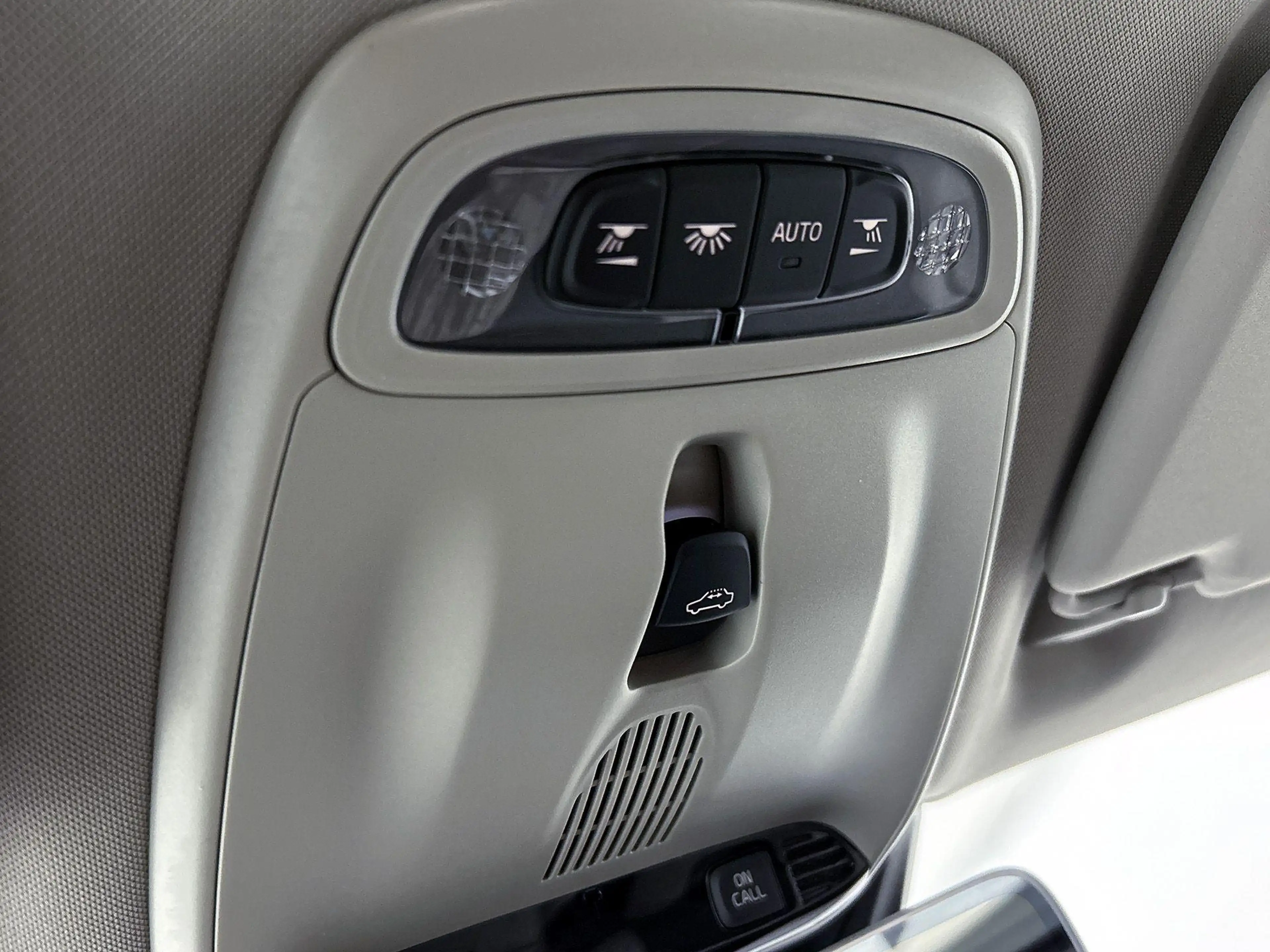 Volvo V40 Cross Country 1.5 T3 Nordic+ — photo 12