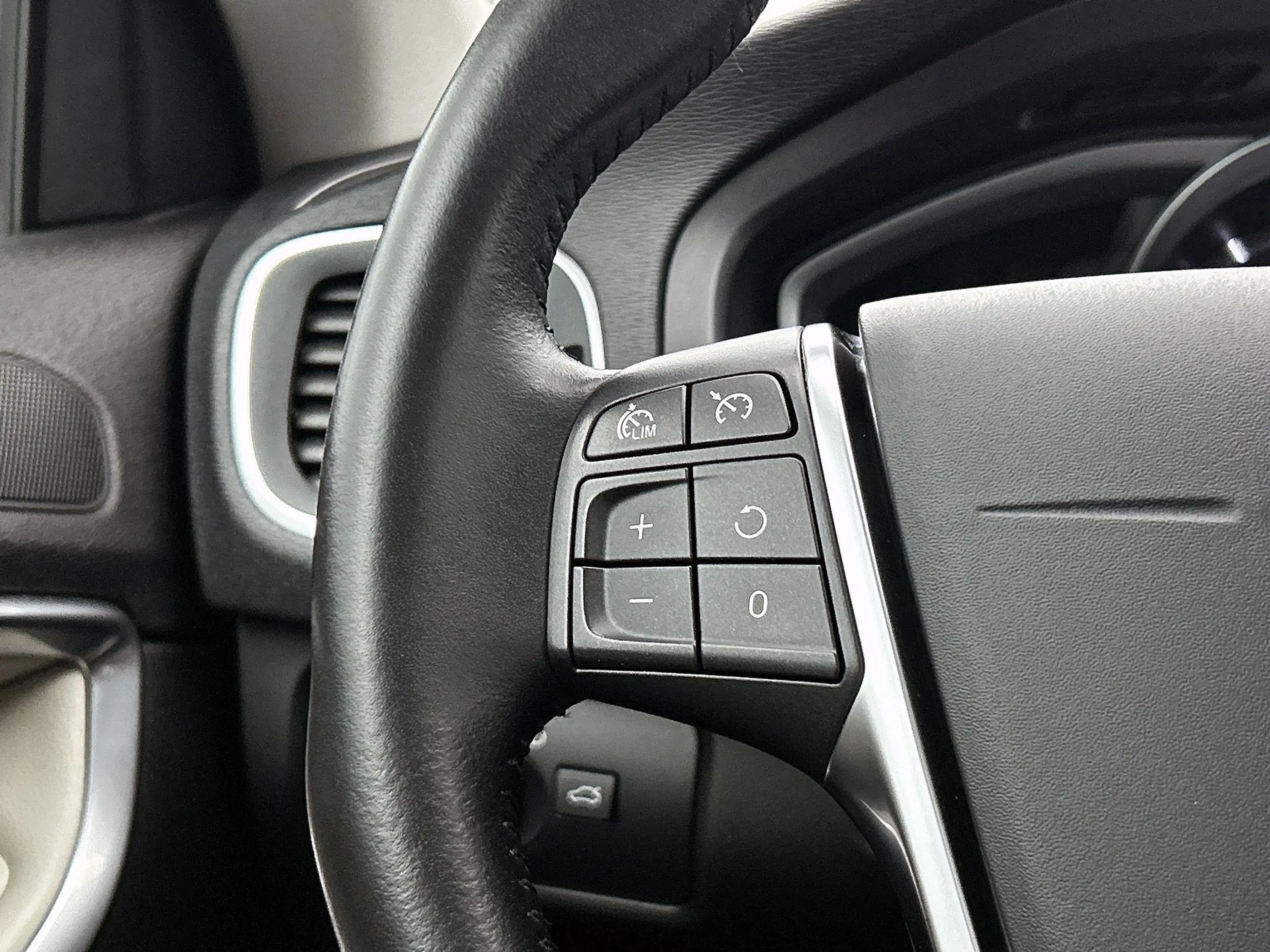 Volvo V40 Cross Country 1.5 T3 Nordic+ — photo 6