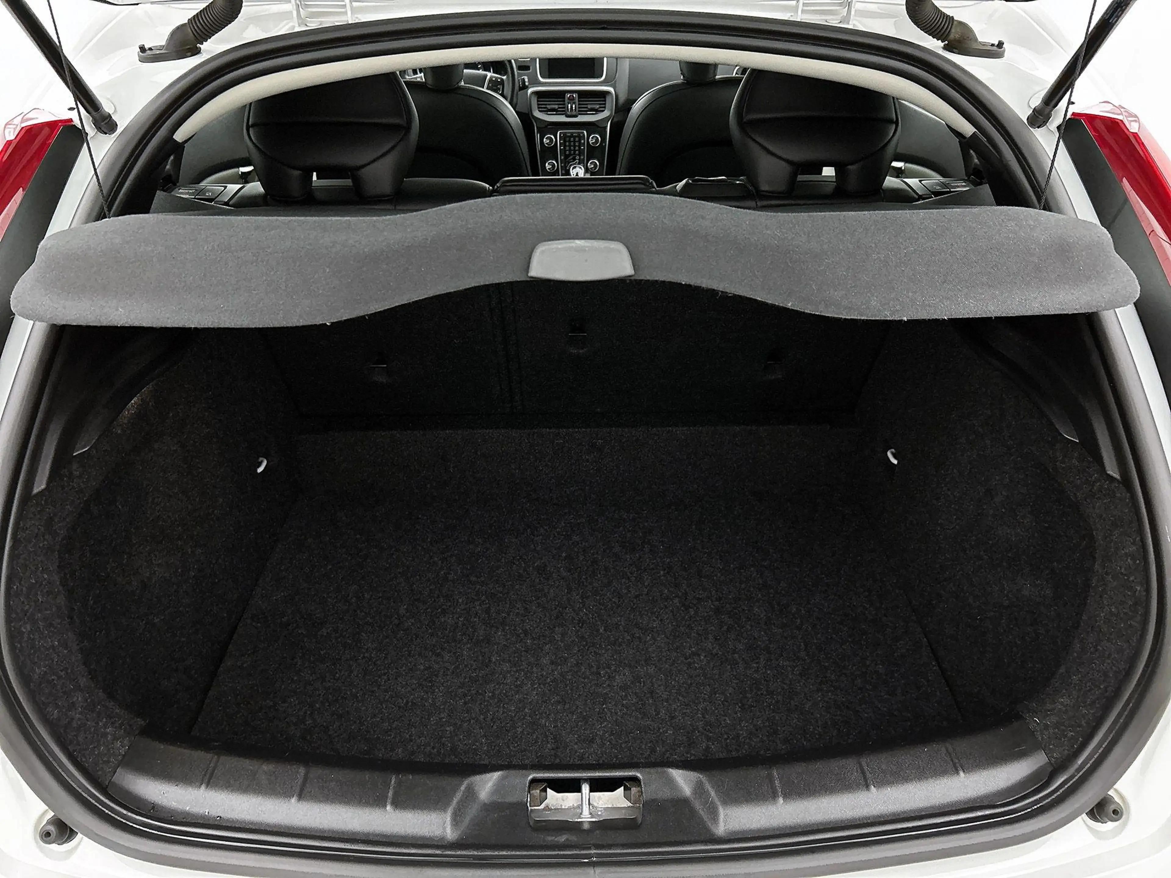 Volvo V40 Cross Country 1.5 T3 Nordic+ — photo 15