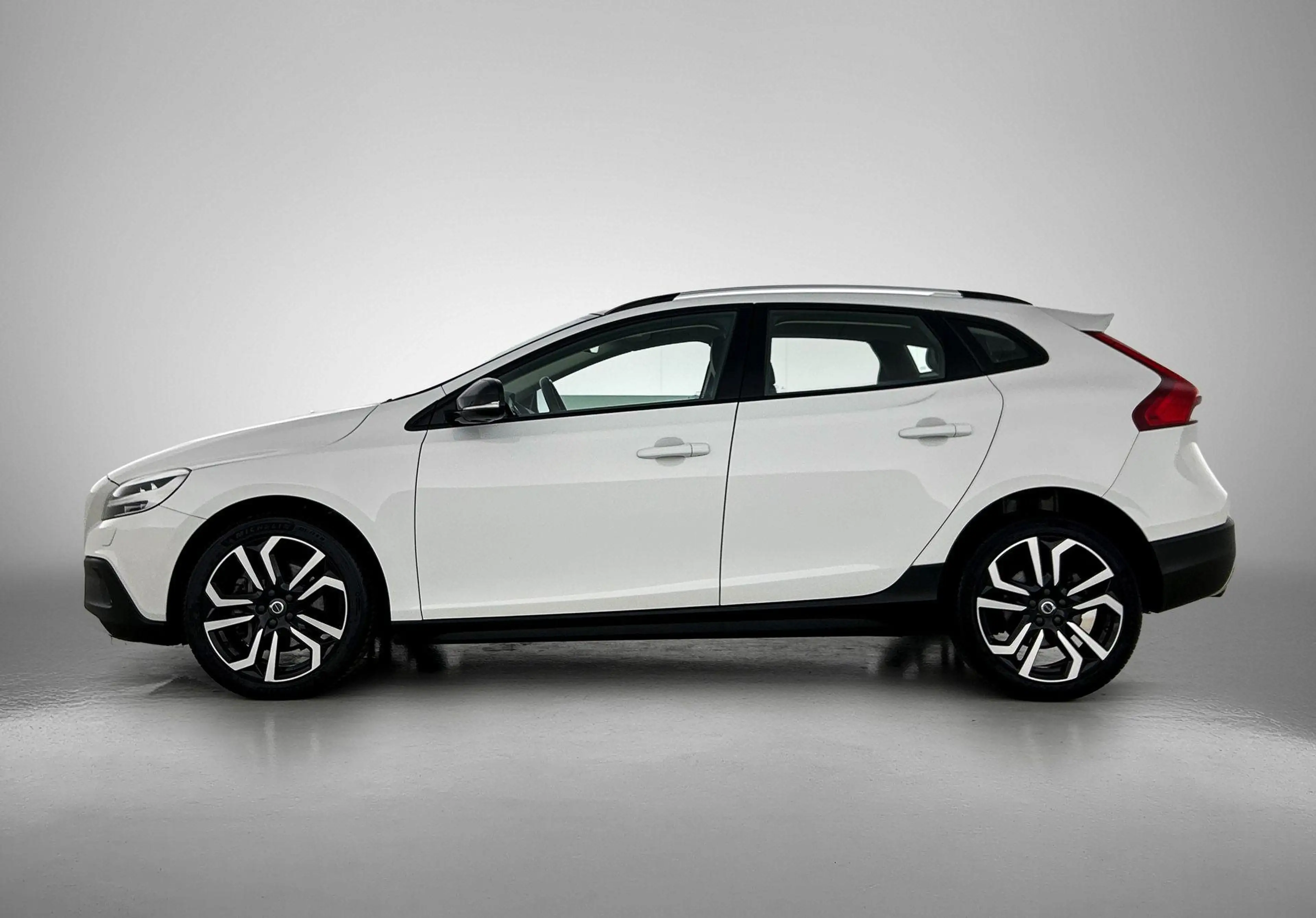 Volvo V40 Cross Country 1.5 T3 Nordic+ — photo 2
