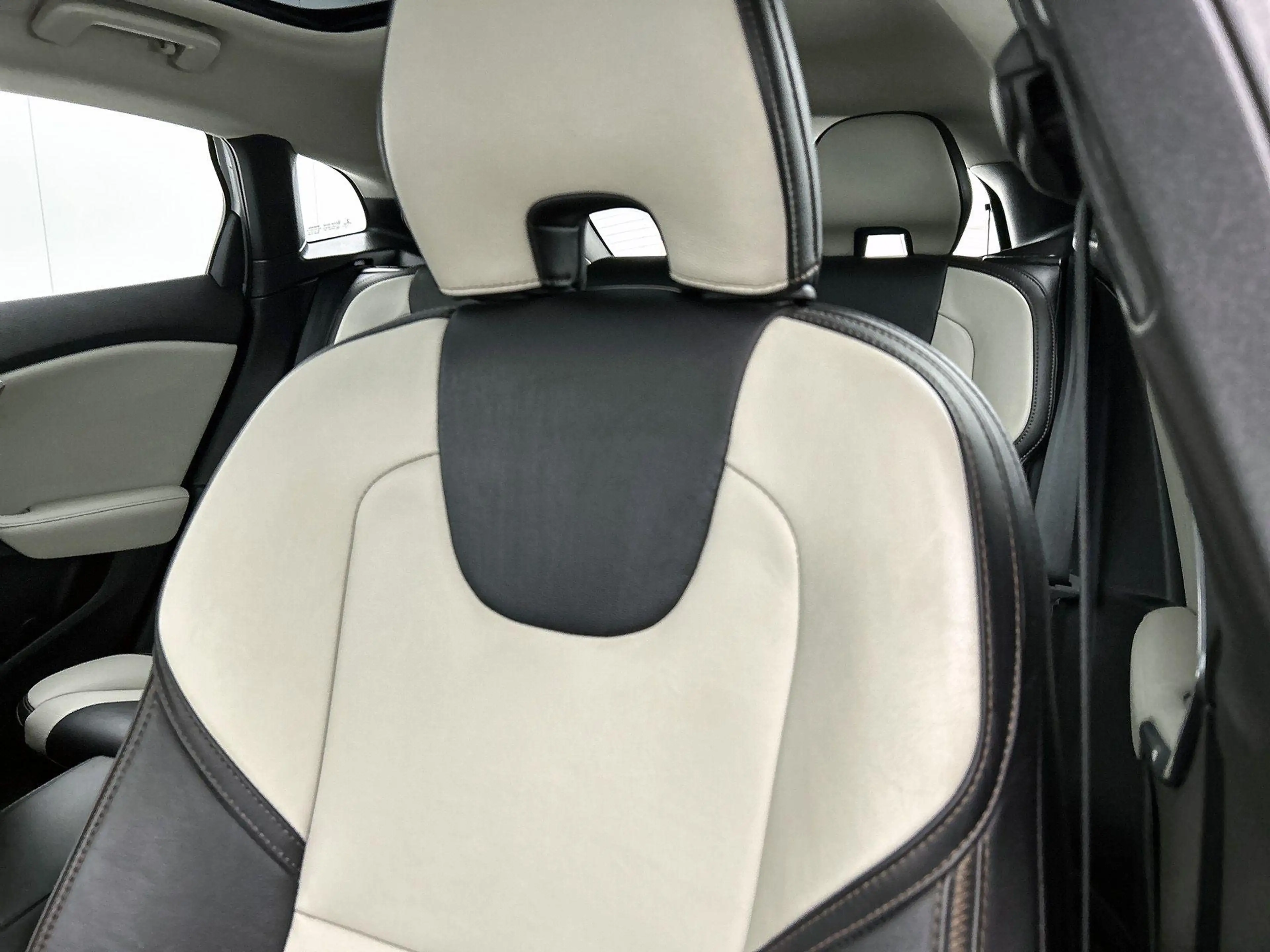Volvo V40 Cross Country 1.5 T3 Nordic+ — photo 13