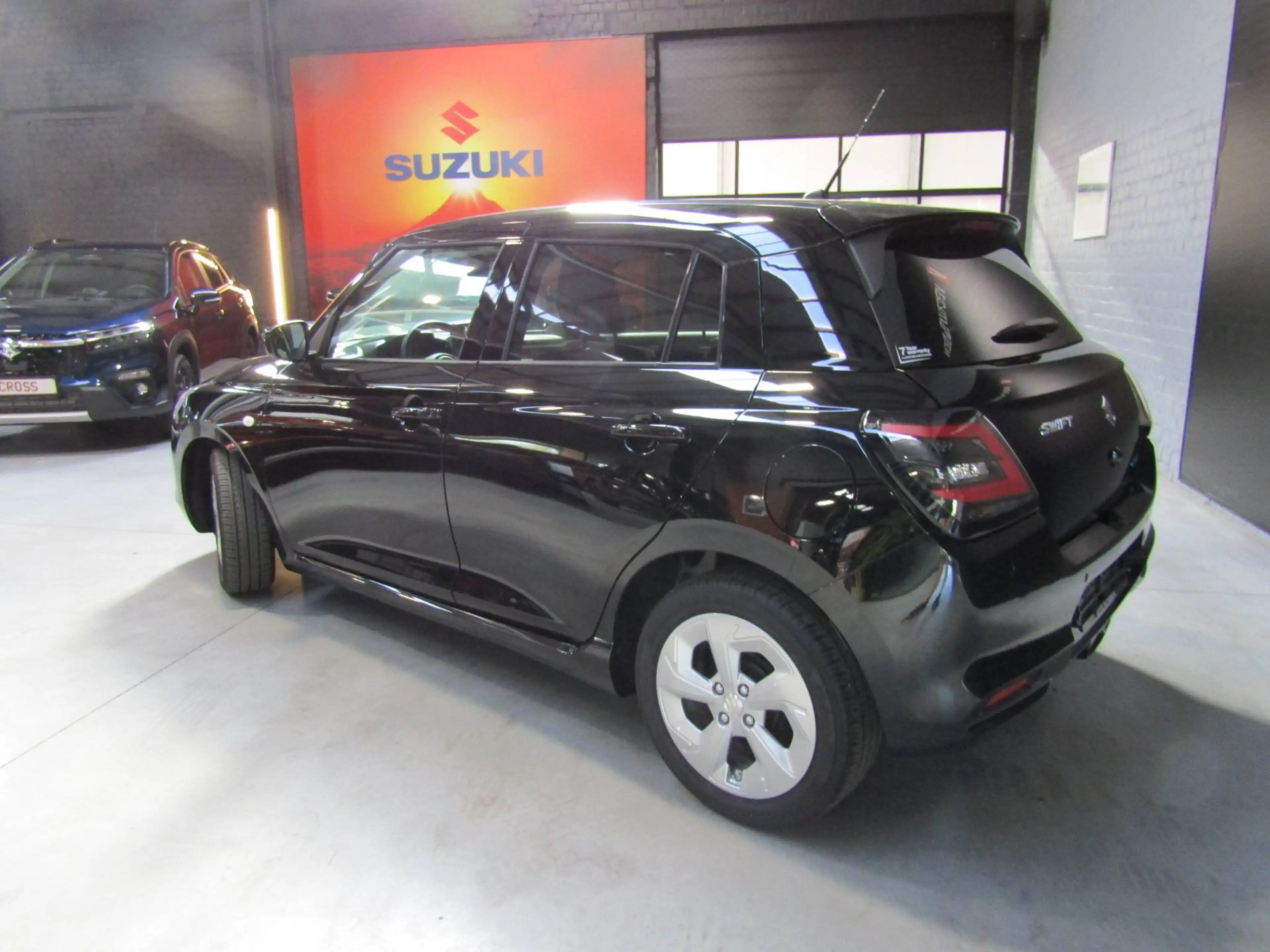 Suzuki Swift GL+ CVT — photo 3
