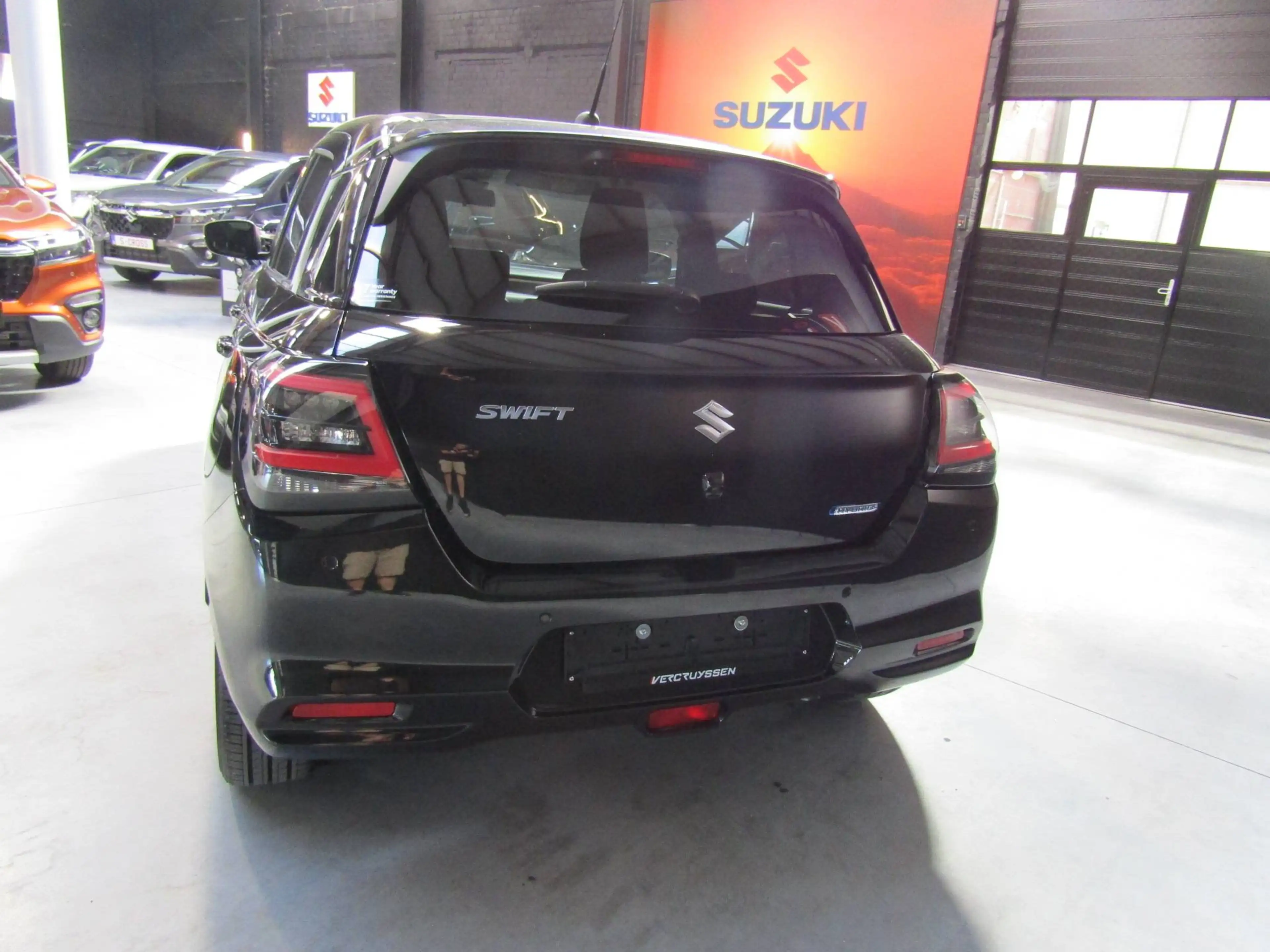 Suzuki Swift GL+ CVT — photo 4
