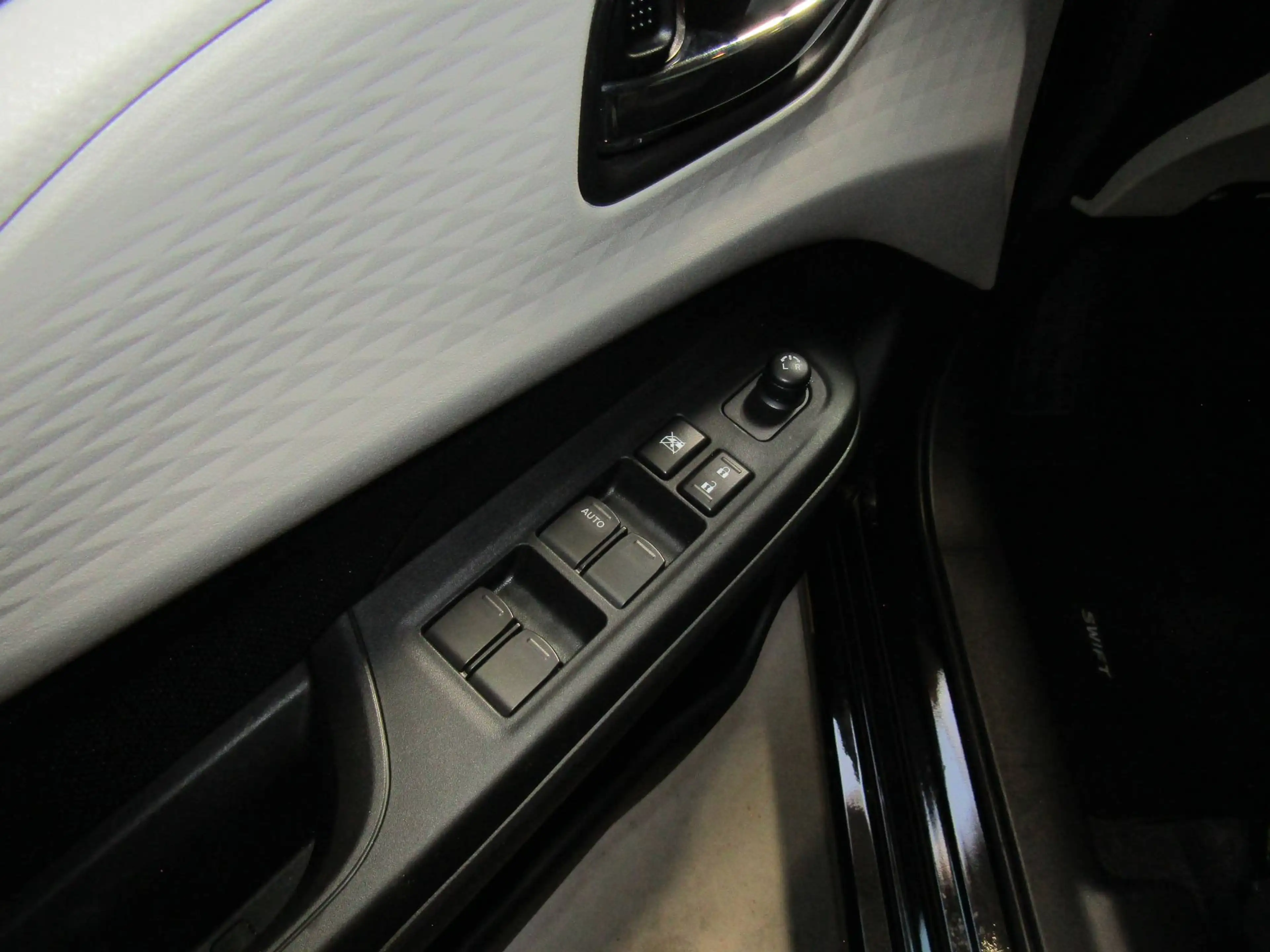Suzuki Swift GL+ CVT — photo 12
