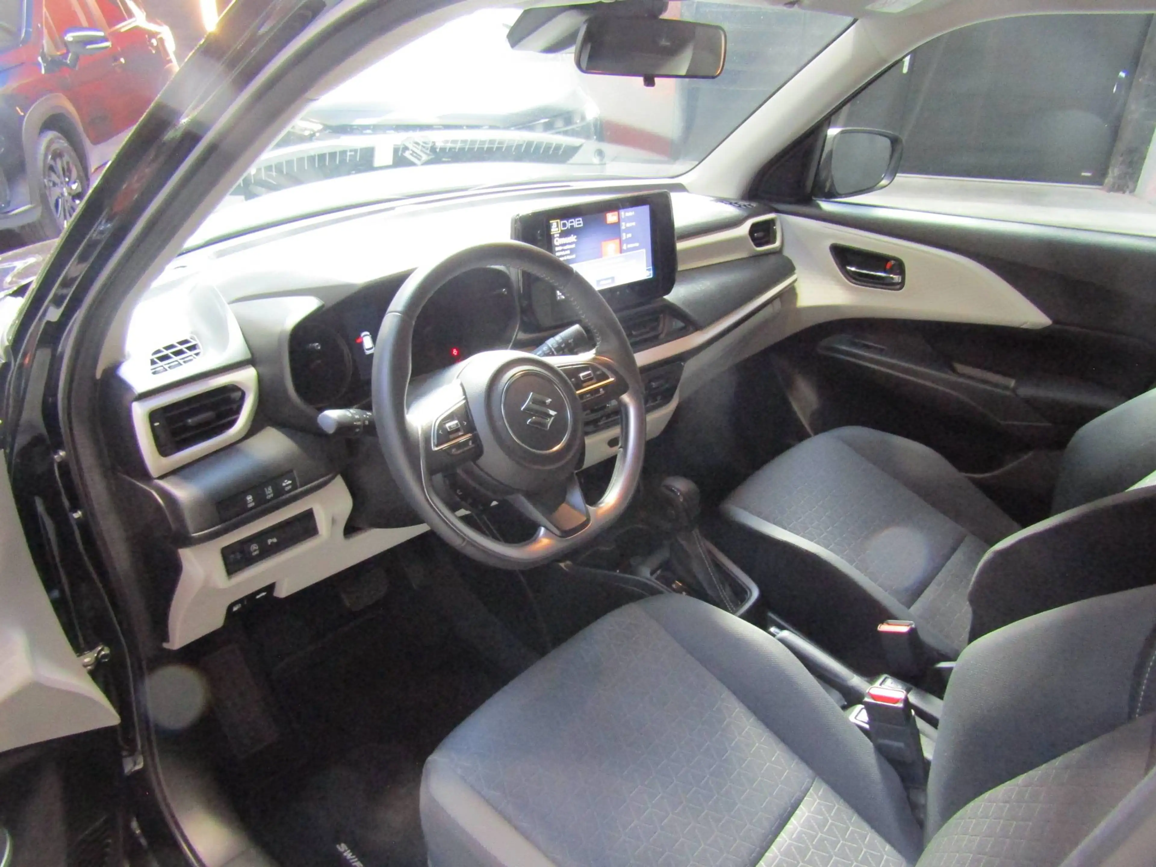 Suzuki Swift GL+ CVT — photo 8