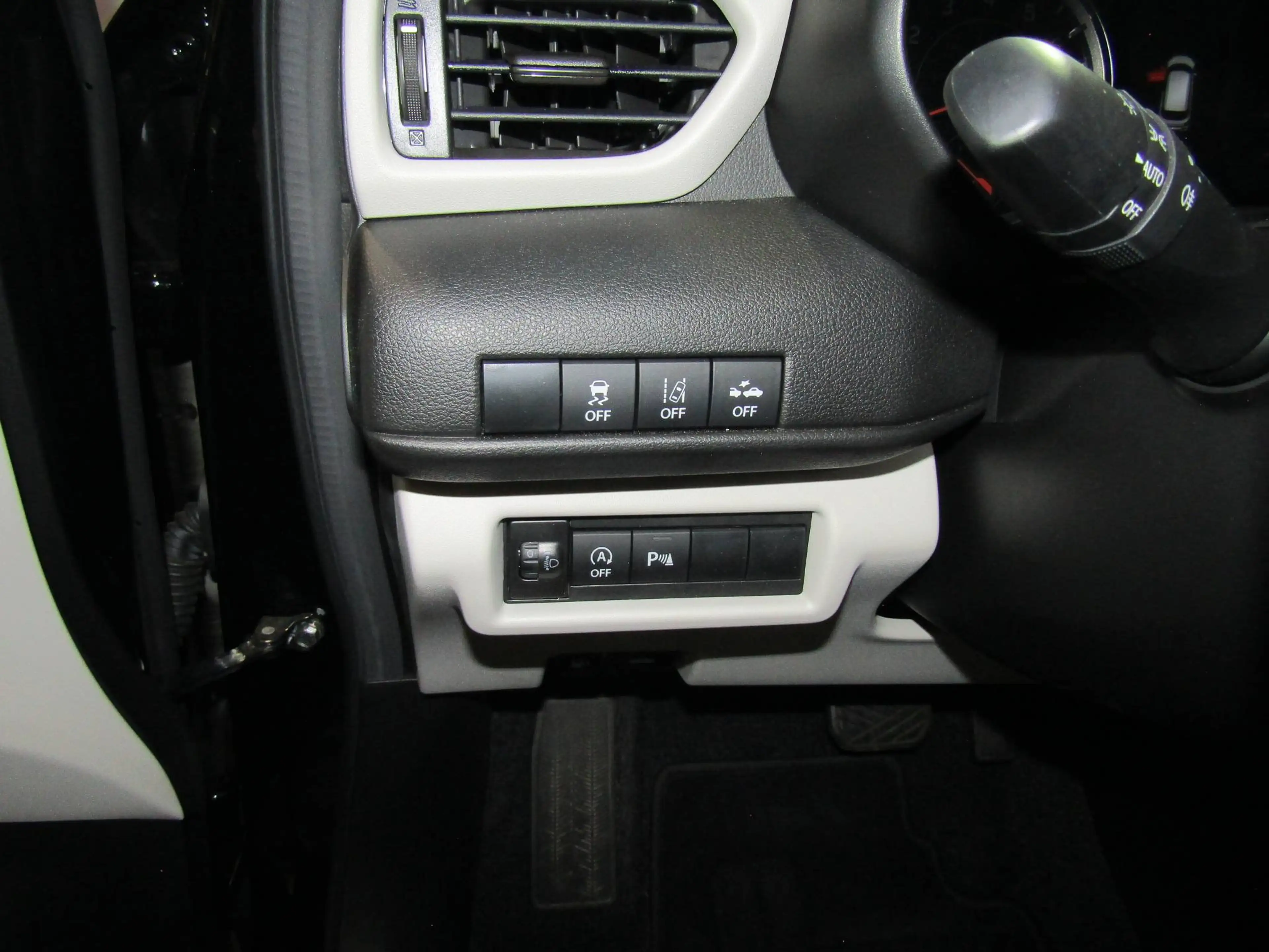 Suzuki Swift GL+ CVT — photo 11