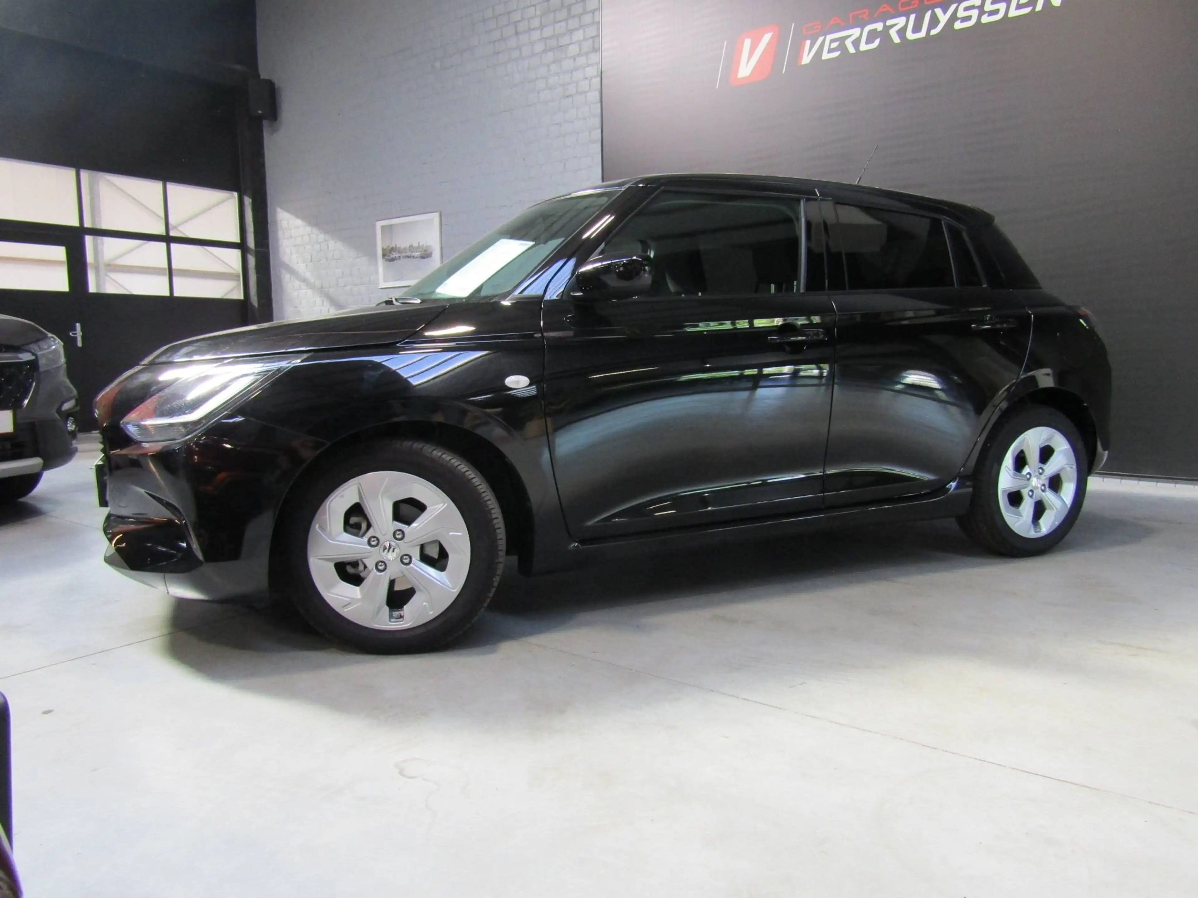 Suzuki Swift GL+ CVT — photo 2
