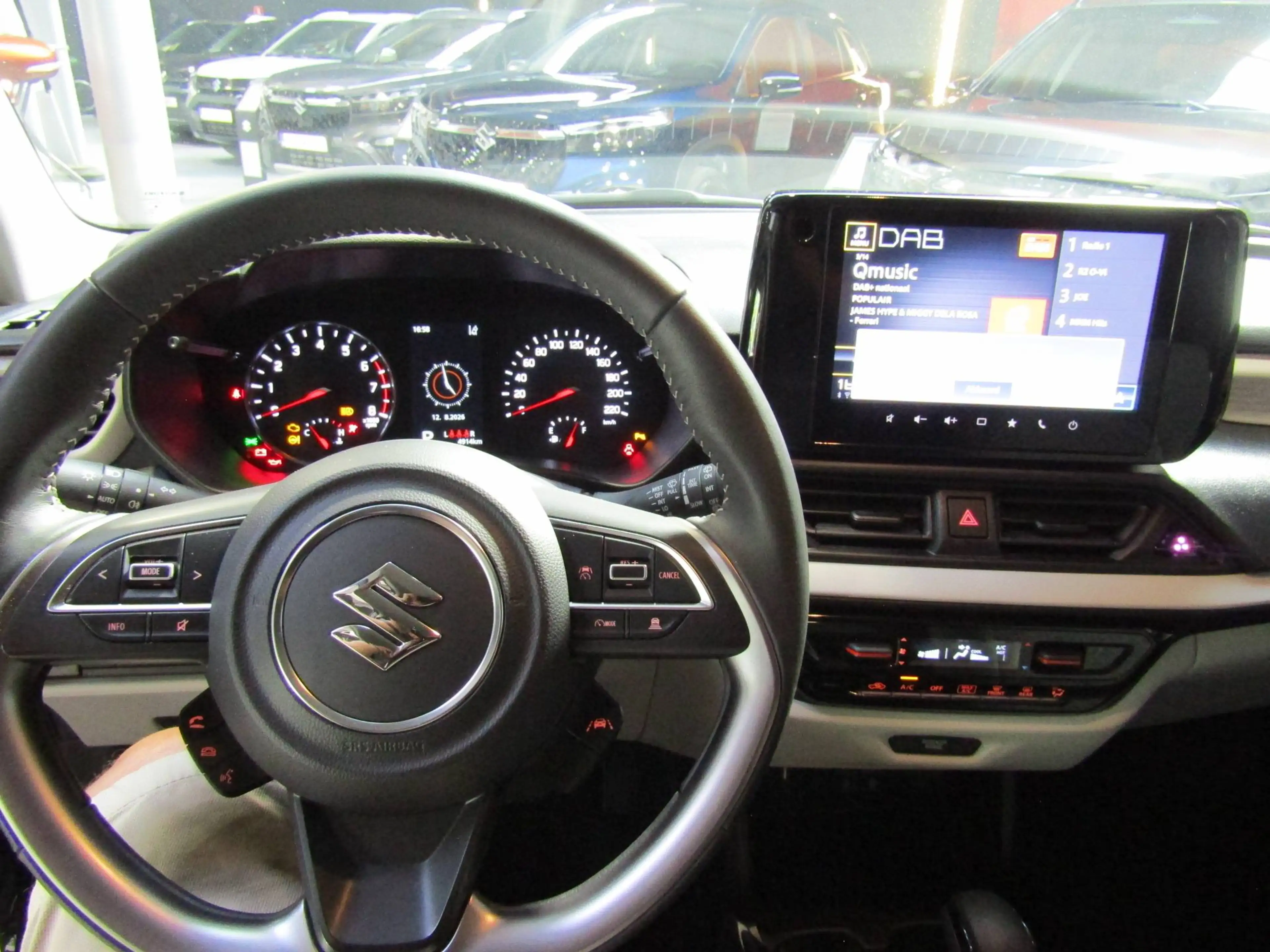 Suzuki Swift GL+ CVT — photo 10
