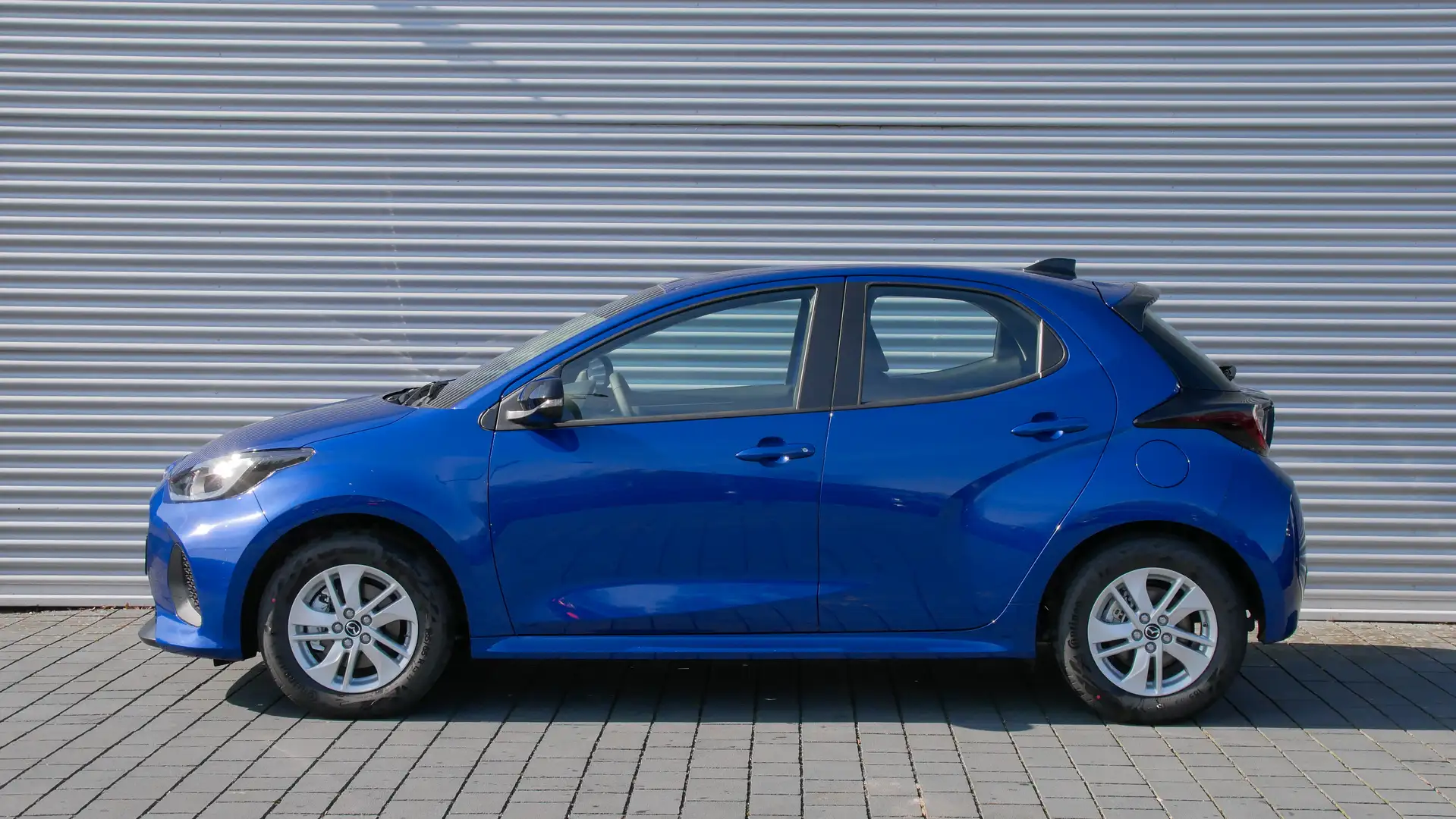 Mazda 2 Hybrid 2024 1.5 VVT-i 116 PS CENTRE-LINE Blau - 2