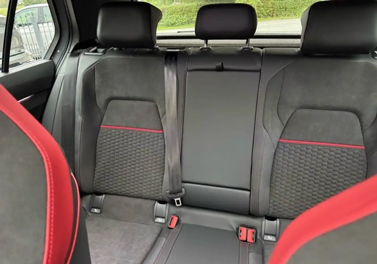Volkswagen Golf GTI — photo 11