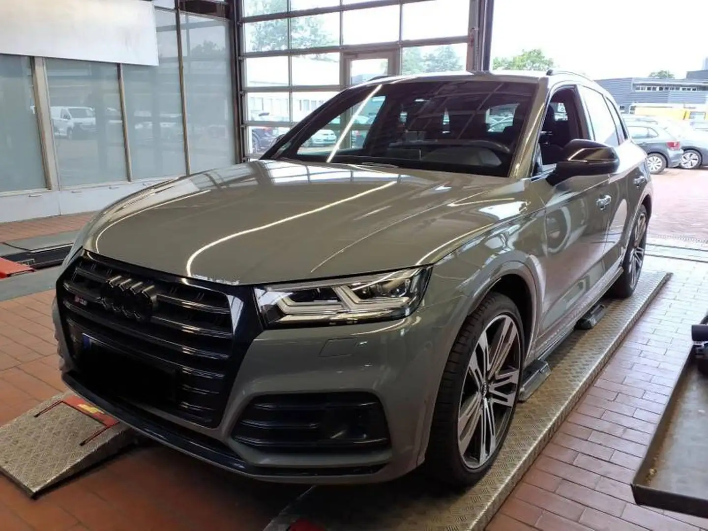 Audi SQ5 3.0 TDI V6 Grau - 2