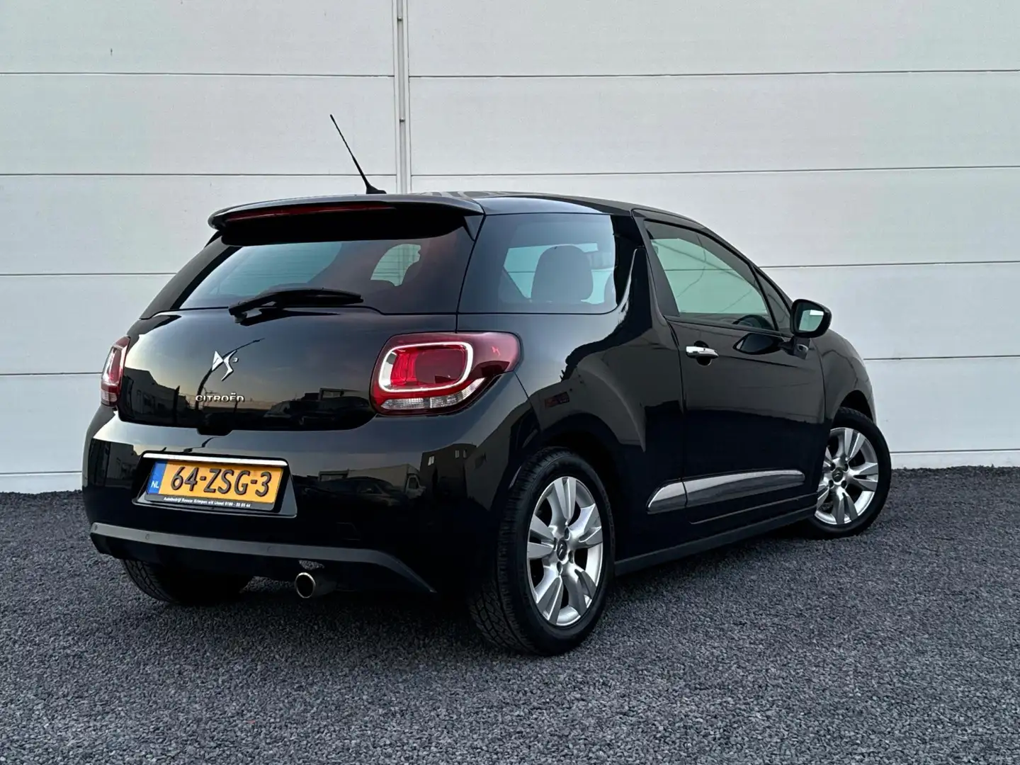Citroen DS3 1.6 So Chic Org NL Leer Stoelverwarming 120 PK Air Noir - 2