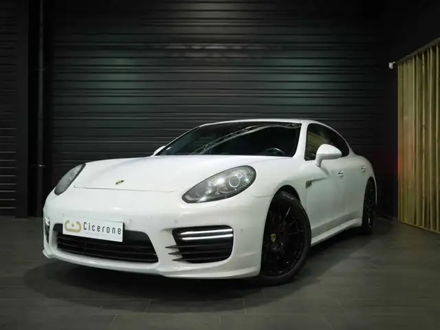 Porsche Panamera GTS