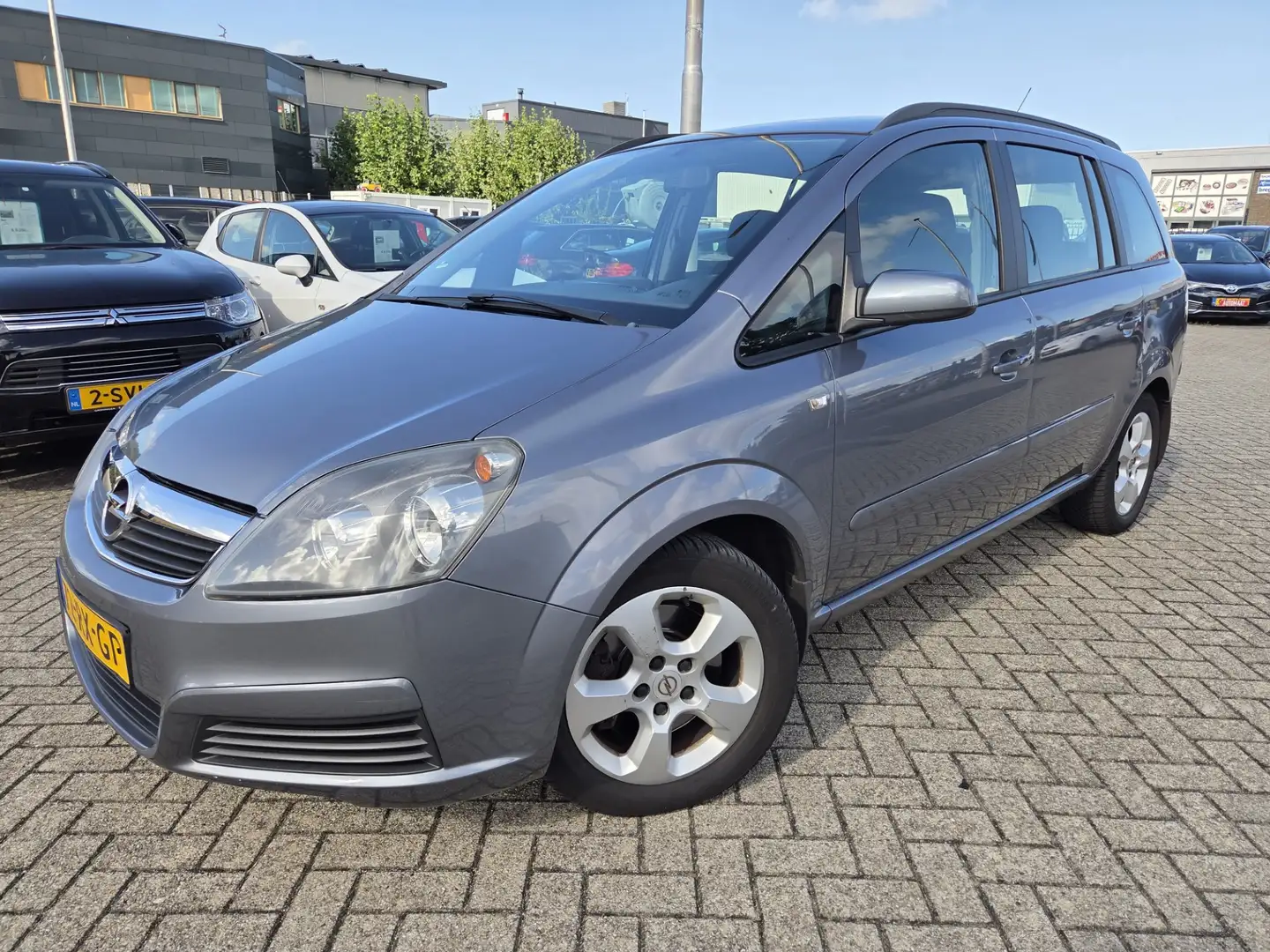 Opel Zafira 2.2 Enjoy/7 PERS/AUTOMAAT Grijs - 1