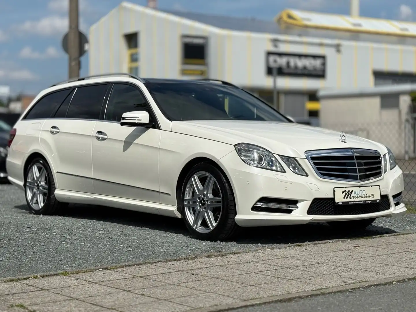Mercedes-Benz E 500 E 550 V8 BiTurbo AMG PANO LEDER NAVI H&K TOP! Blanc - 1