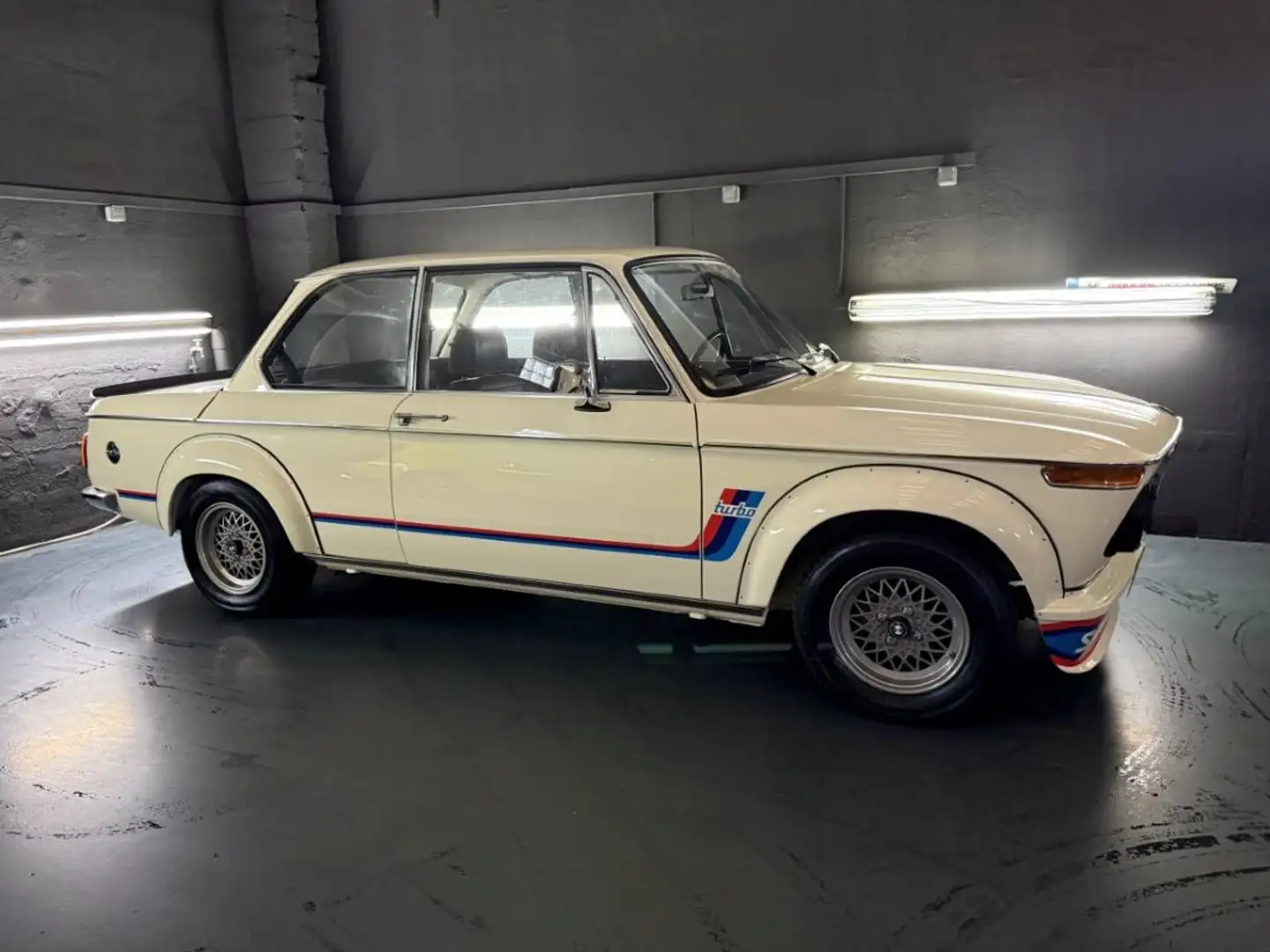 BMW 2002 TURBO Beige - 2
