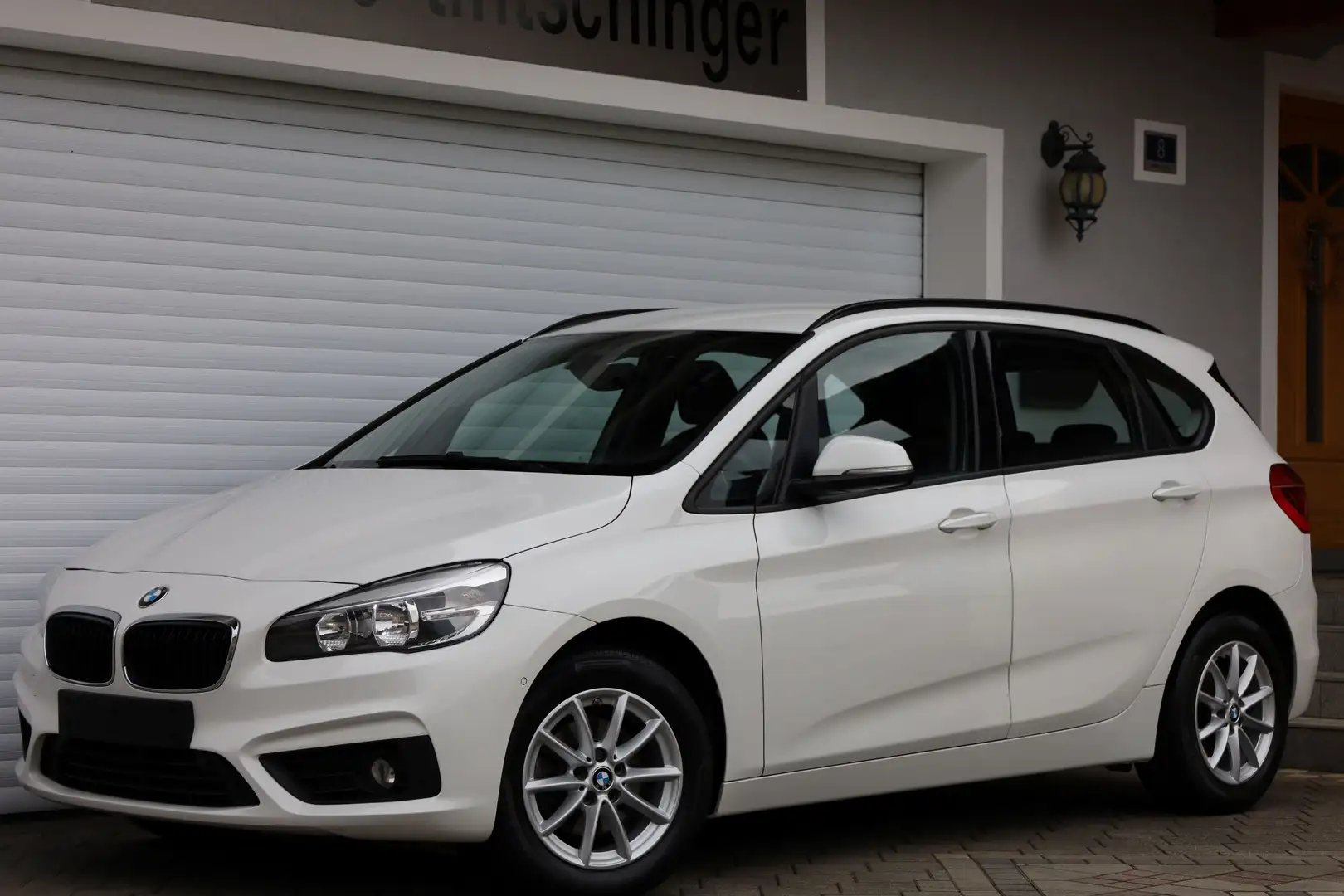 BMW 216 216d Active Tourer*NAVI-KAMERA-SPORTSITZE-SHZ-AHK* Weiß - 1