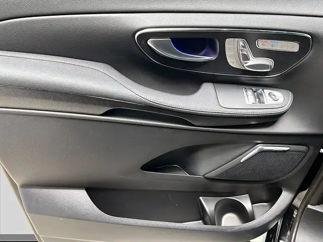 Mercedes-Benz V 300 view 13