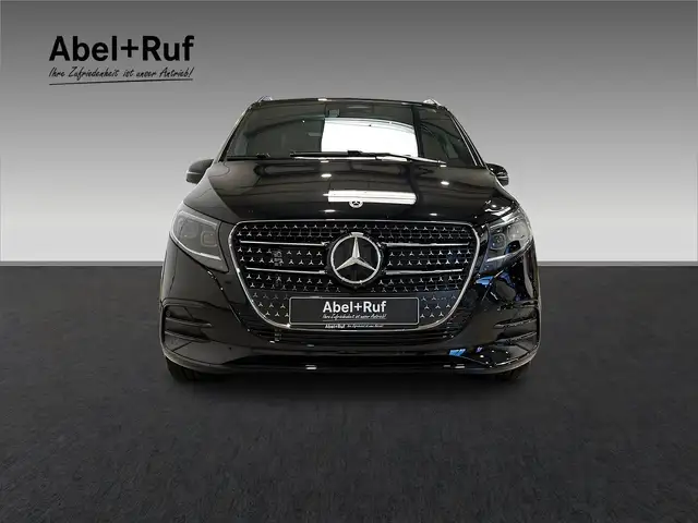 Mercedes-Benz V 300 view 2