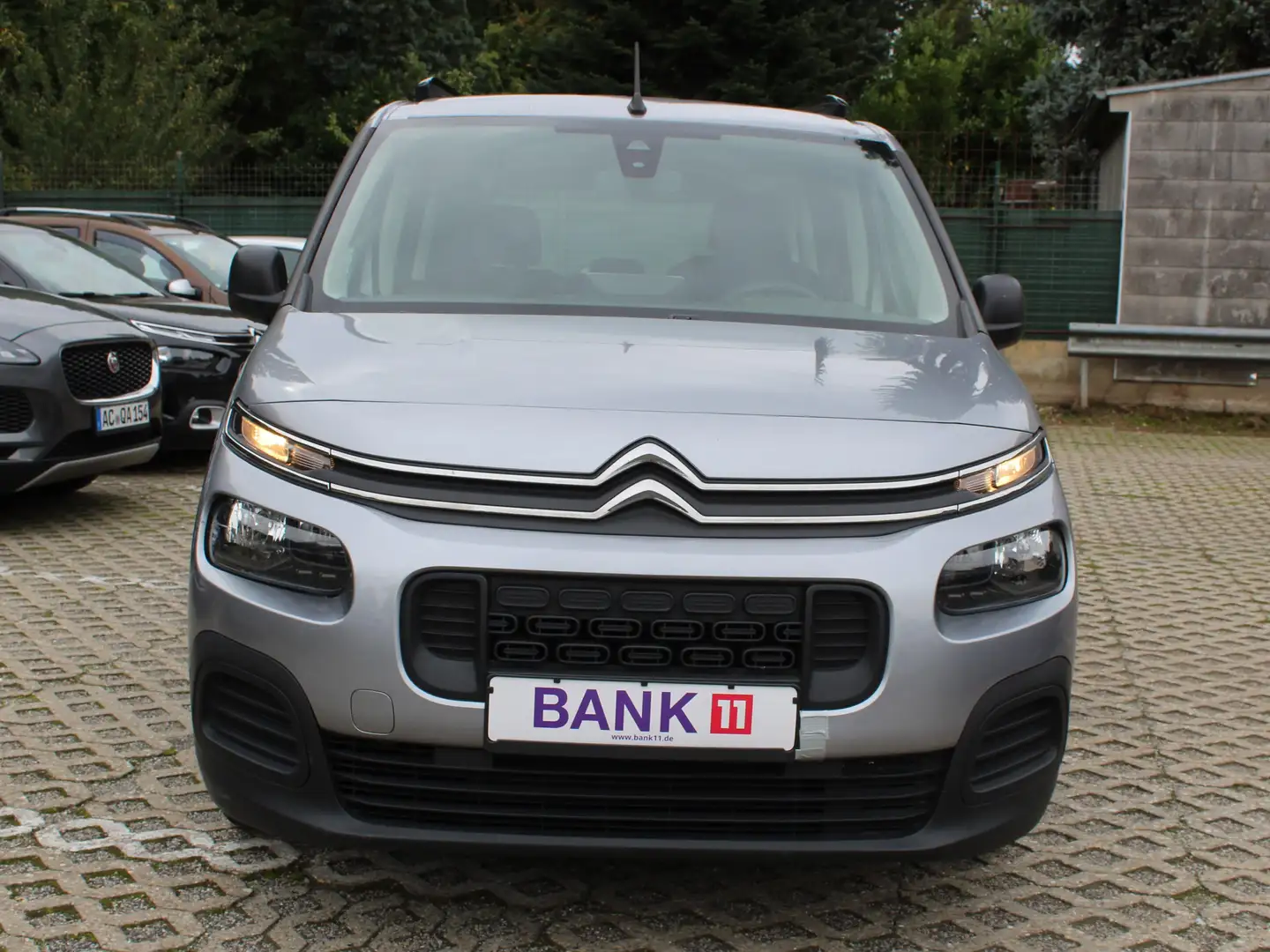 Citroen Berlingo Citroën Berlingo XL*1.HAND*EURO6d*7 SITZER*NAVI Grau - 2