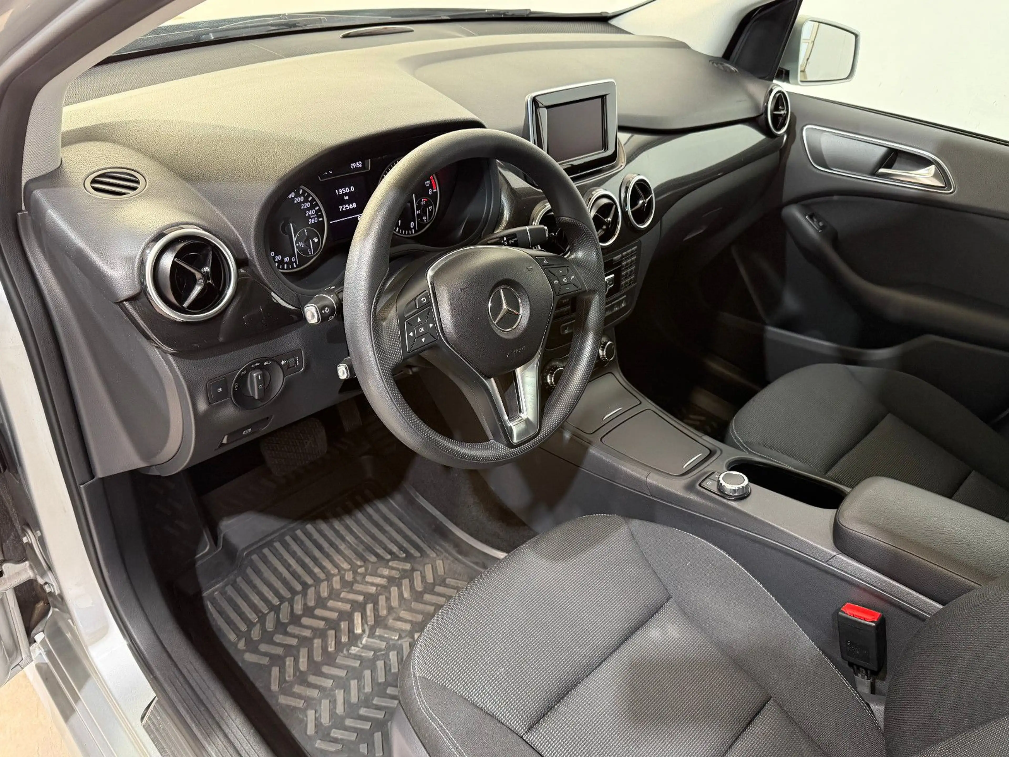 Mercedes-Benz B 200 *SCHECKHEFT+SR/WR+NAVI+TEMPOMAT+SENSOREN* — photo 8