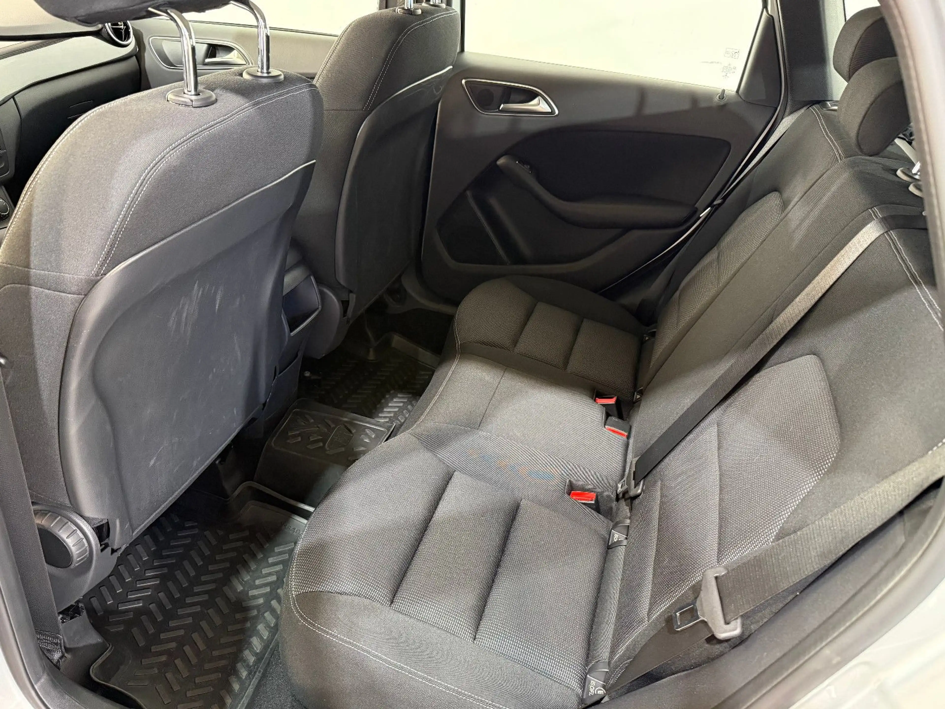 Mercedes-Benz B 200 *SCHECKHEFT+SR/WR+NAVI+TEMPOMAT+SENSOREN* — photo 10