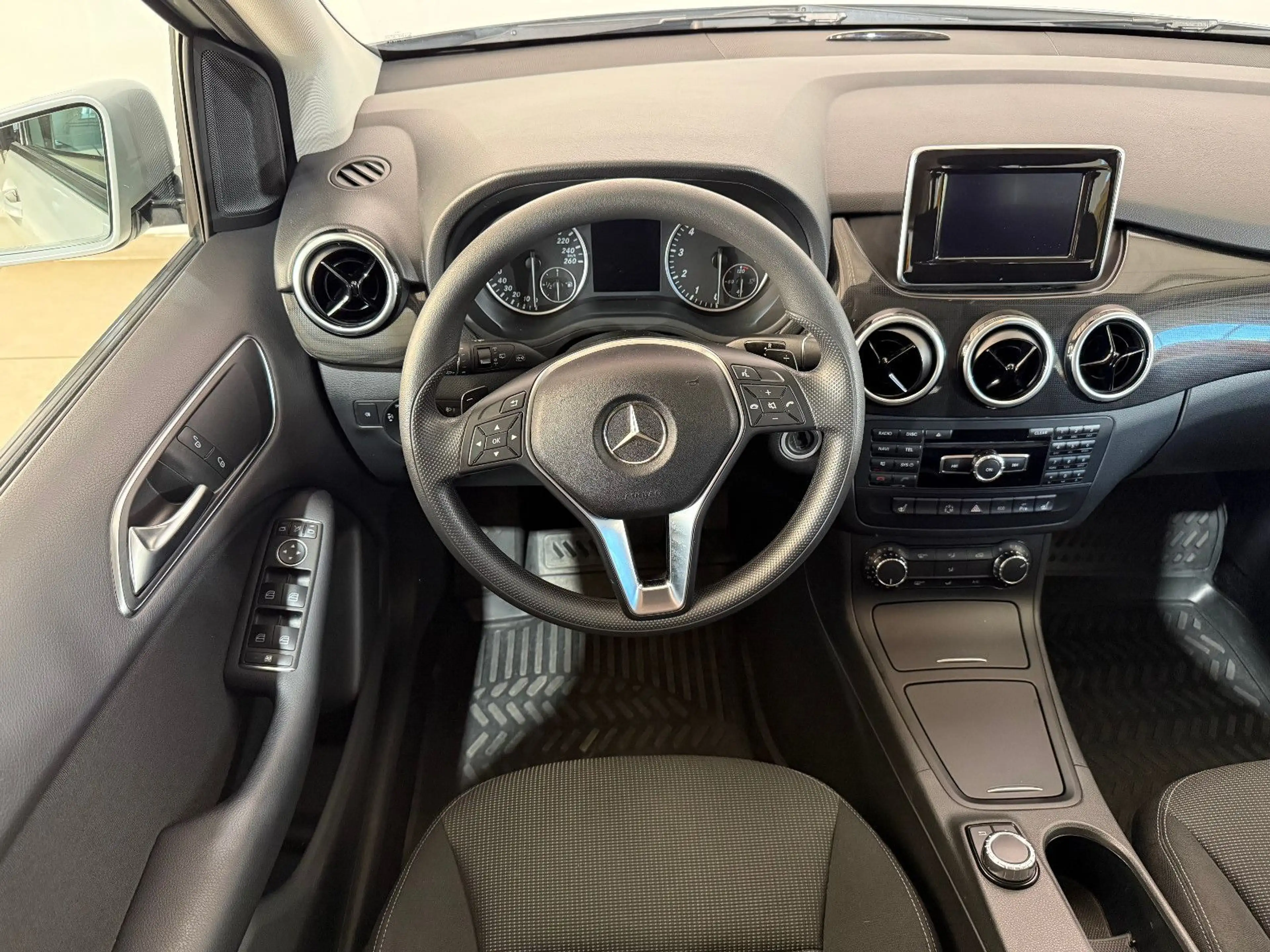 Mercedes-Benz B 200 *SCHECKHEFT+SR/WR+NAVI+TEMPOMAT+SENSOREN* — photo 11