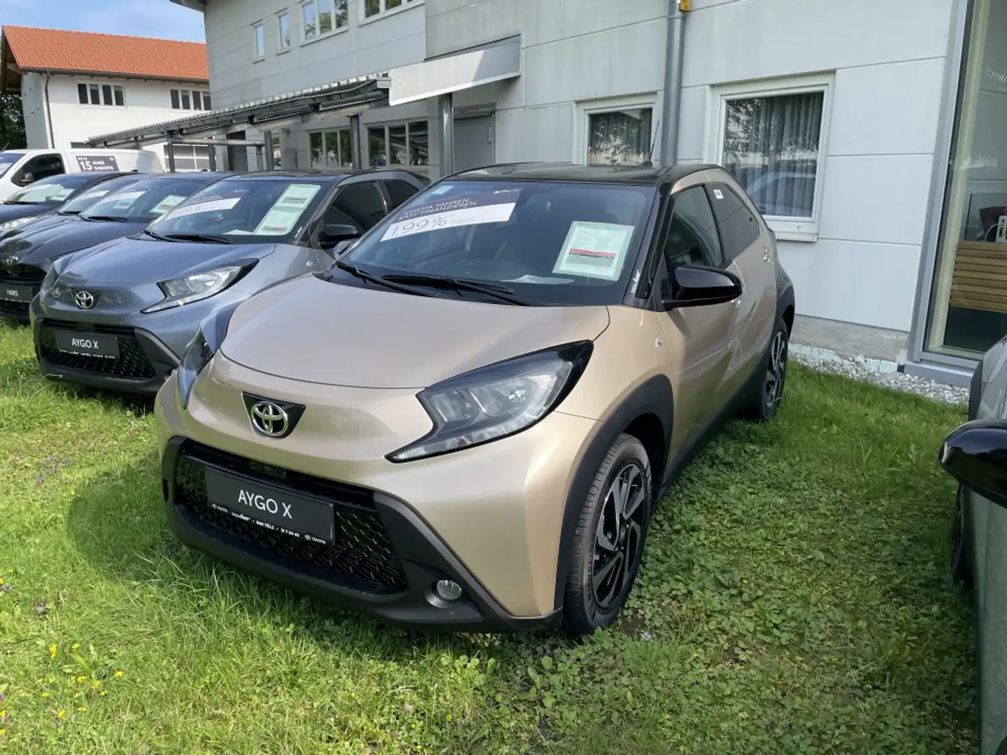 Toyota Aygo X *Teamplayer* Beige - 1