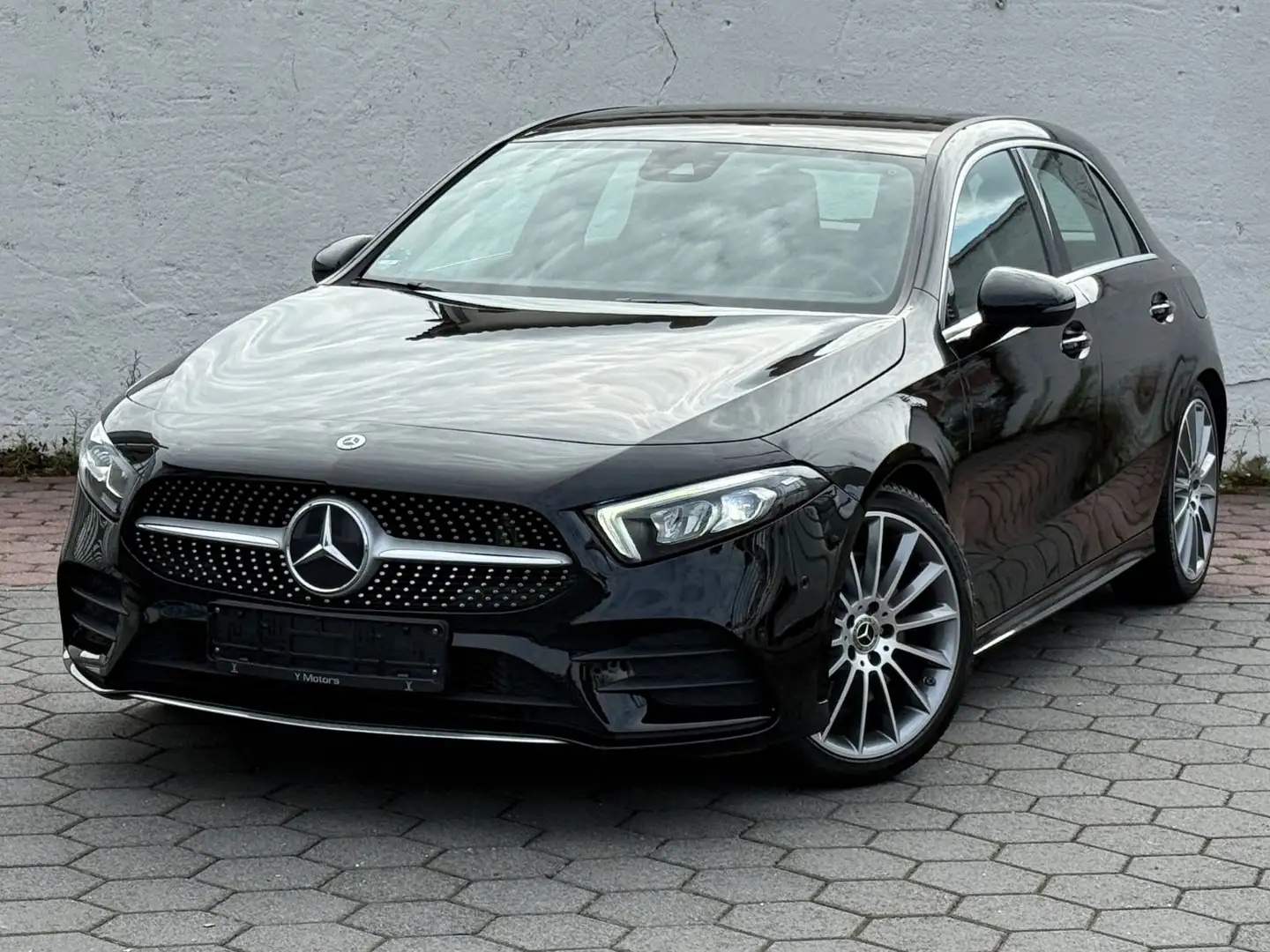 Mercedes-Benz A 250 /AMG Line/KeyGo/LED/Diamant/ Schwarz - 1