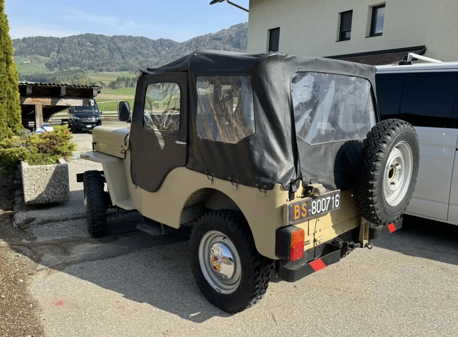 Jeep Willys Beige - 2