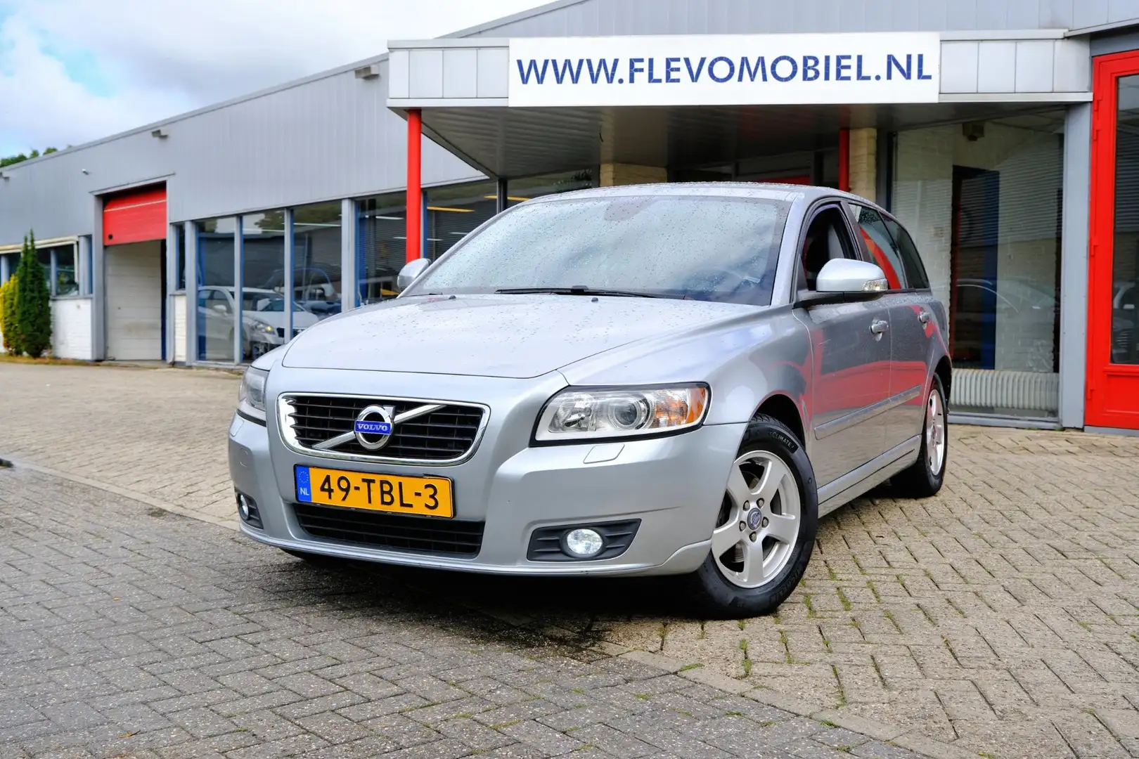 Volvo V50 2.0 Limited Edition Navi|1e Eig|Leder|Clima|LMV Grau - 1