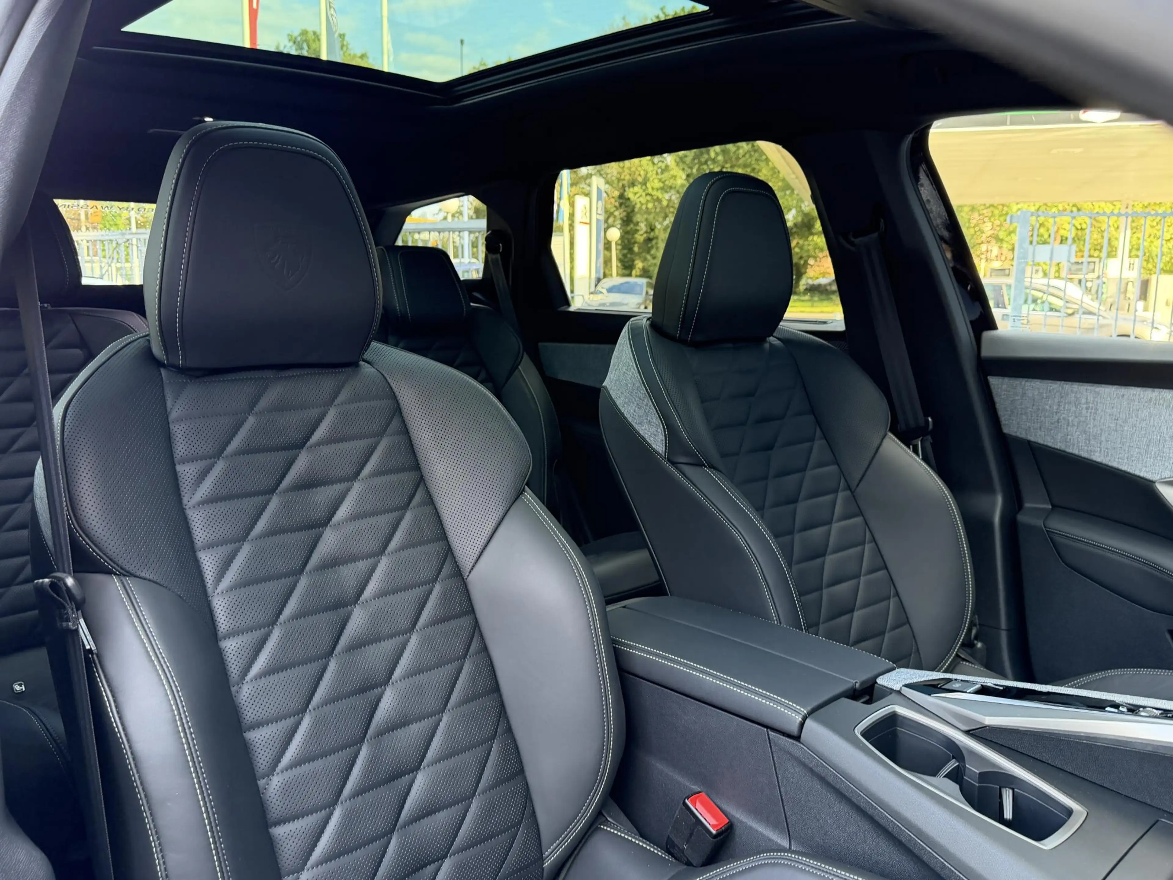 Peugeot 5008 1.6 Plug-in Hybrid 225 GT Exclusive | Navigatie | — photo 8