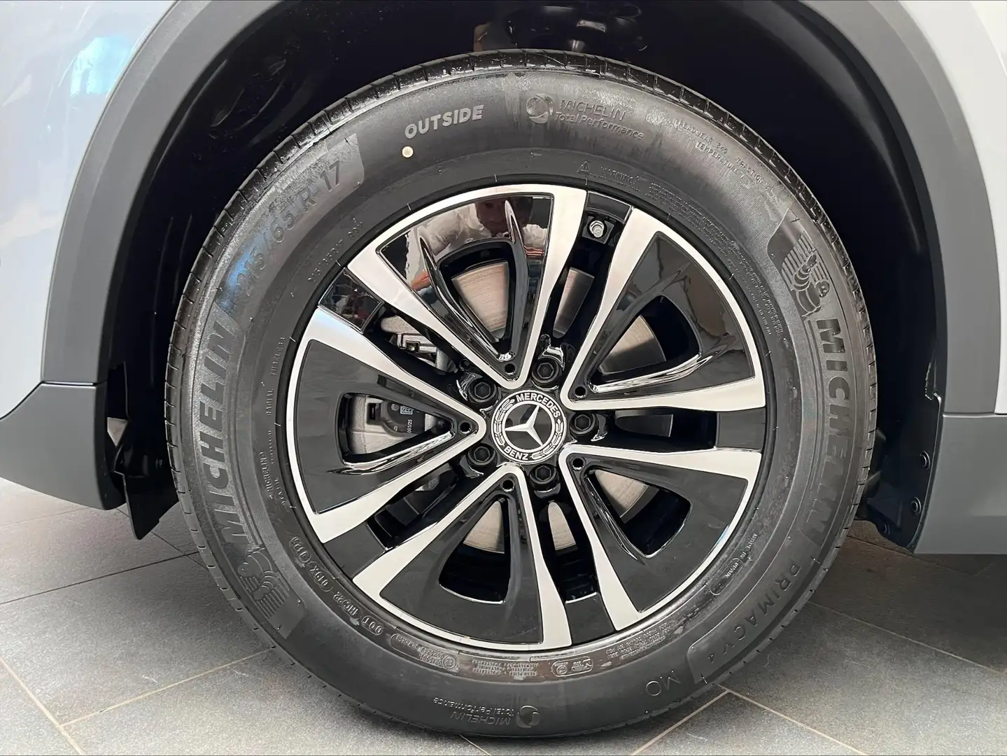 Mercedes-Benz GLA 180 Star Edition Luxury Line LIMITED Style Edition Zilver - 2