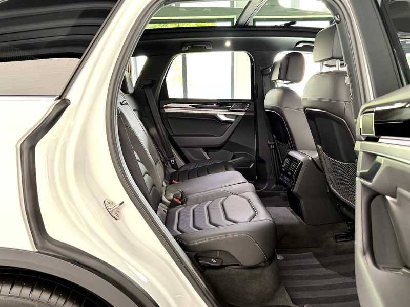 Volkswagen Touareg 3.0 TSI eHybrid 4Motion*IQ*Pano*AHK*360* — photo 8