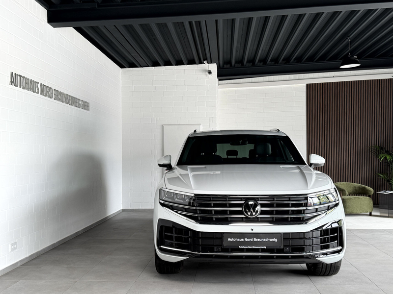 Volkswagen Touareg 3.0 TSI eHybrid 4Motion*IQ*Pano*AHK*360* — photo 2