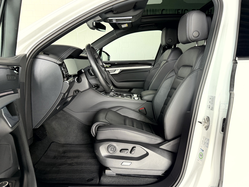 Volkswagen Touareg 3.0 TSI eHybrid 4Motion*IQ*Pano*AHK*360* — photo 10