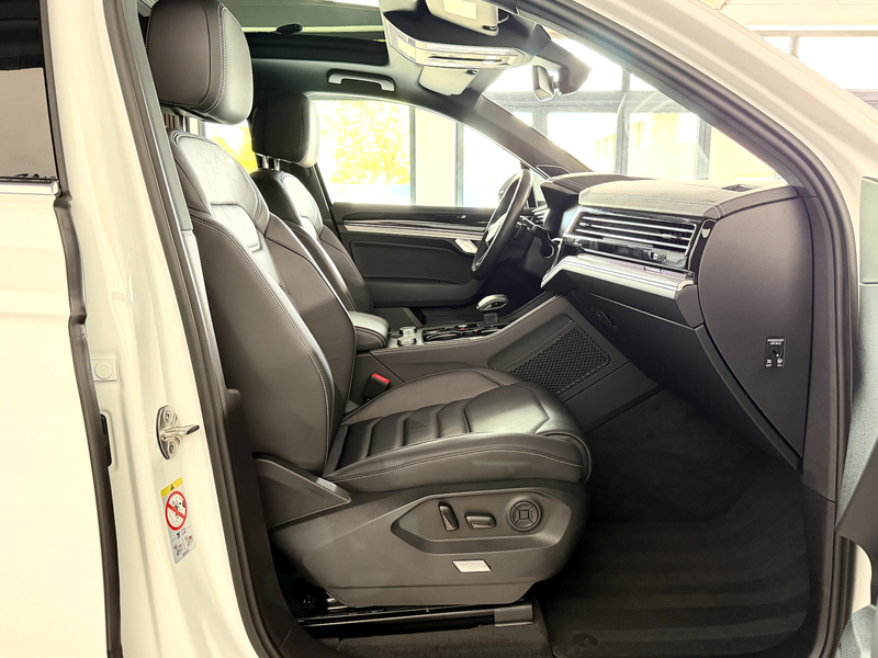 Volkswagen Touareg 3.0 TSI eHybrid 4Motion*IQ*Pano*AHK*360* — photo 11