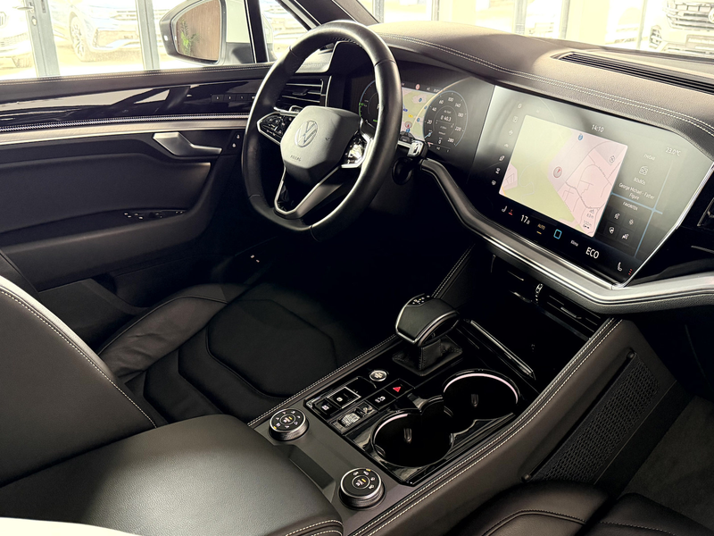 Volkswagen Touareg 3.0 TSI eHybrid 4Motion*IQ*Pano*AHK*360* — photo 12