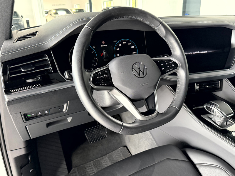 Volkswagen Touareg 3.0 TSI eHybrid 4Motion*IQ*Pano*AHK*360* — photo 14