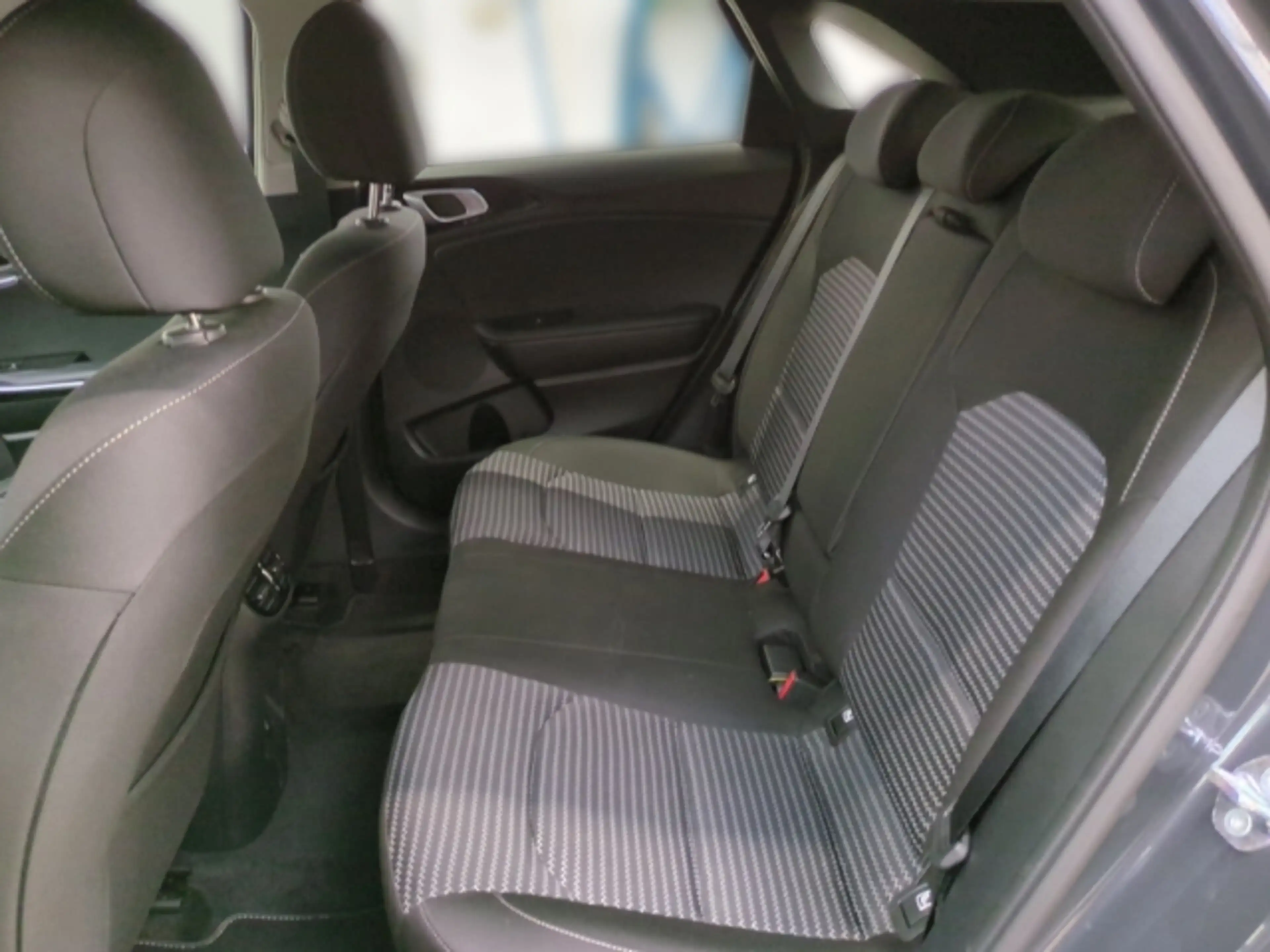 Kia Ceed / cee'd Spirit 1.5T NAVI,CARPLAY,KAMERA,SITZHZG,PDC — photo 10