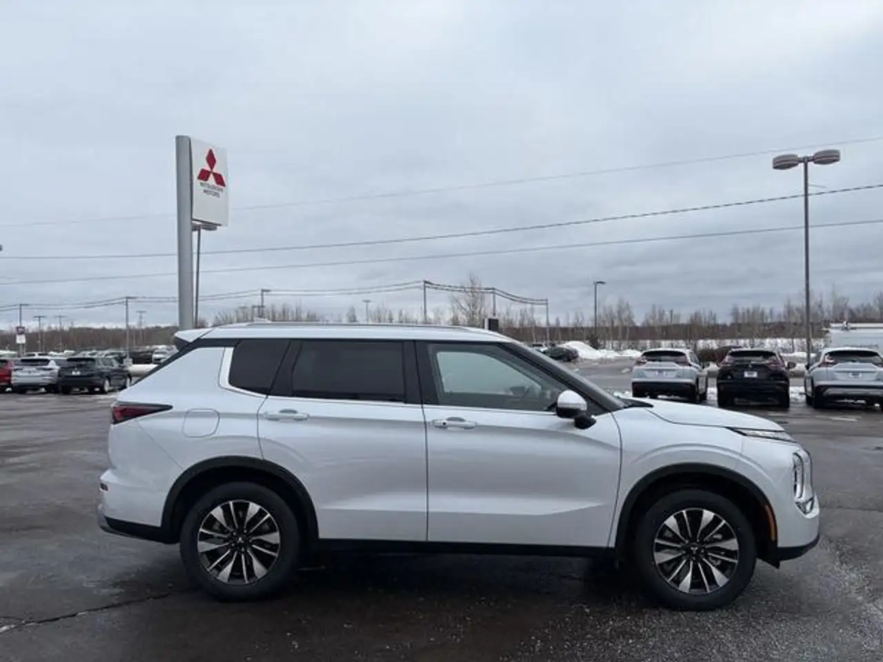 Mitsubishi Outlander снимка Mitsubishi Outlander