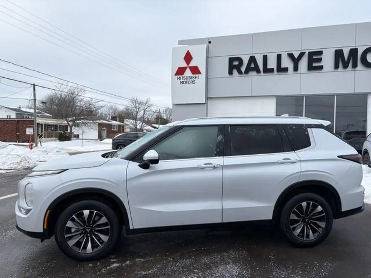 Mitsubishi Outlander снимка Mitsubishi Outlander