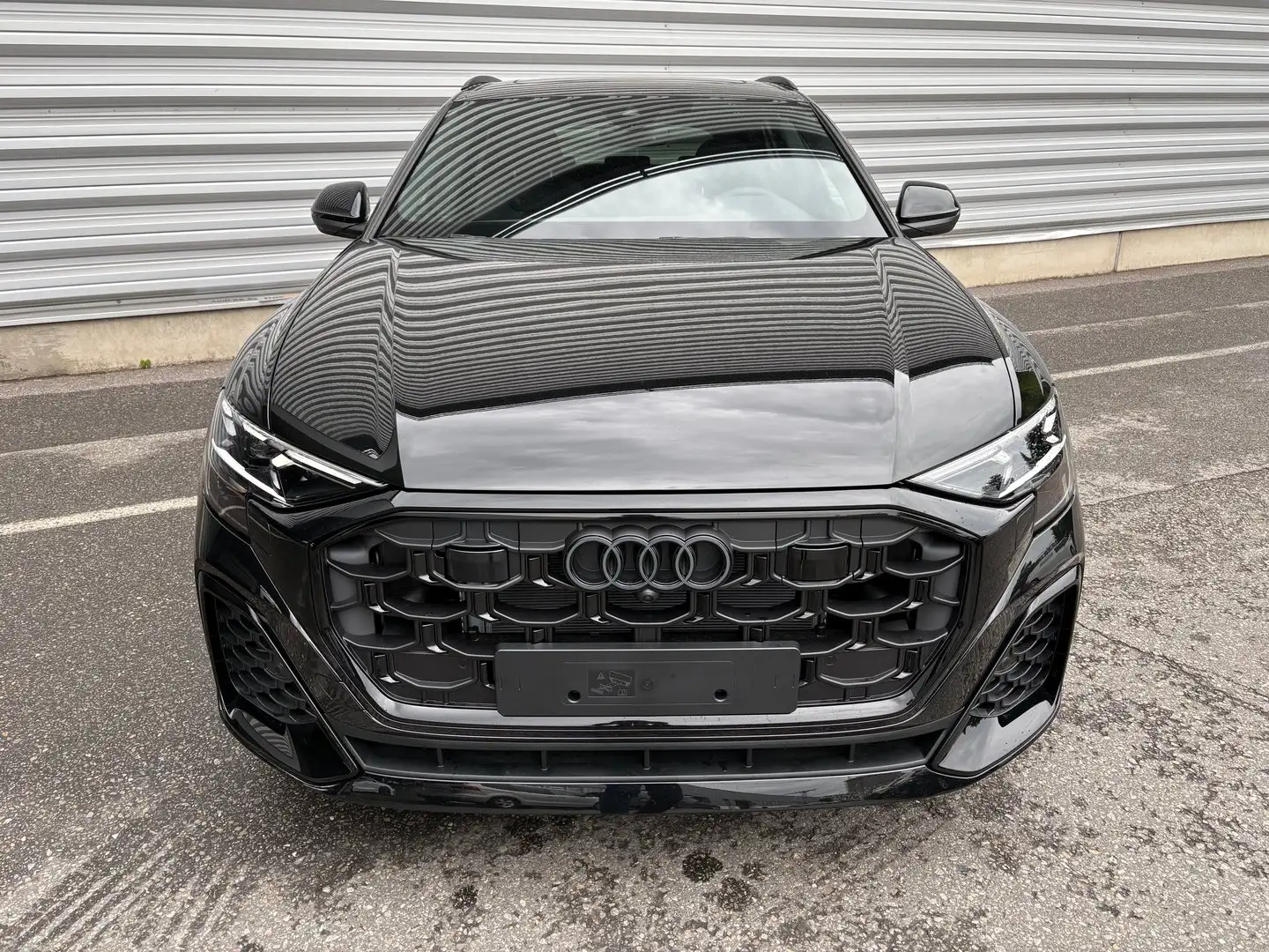 Audi Q8 TFSI e quattro 290 kW Schwarz - 2